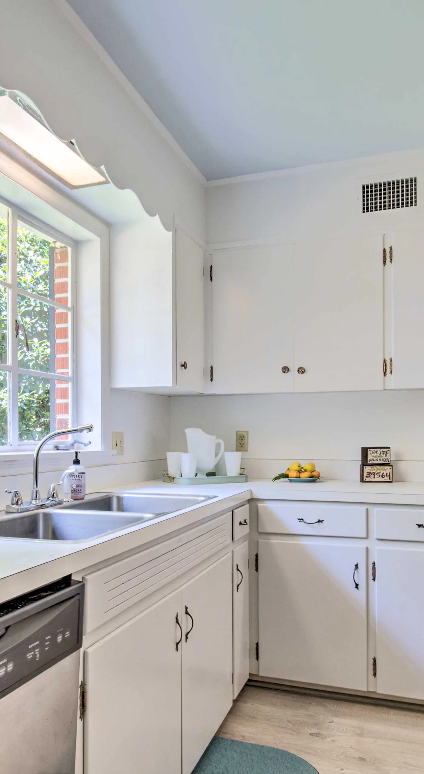Ocean Springs Home - Walk to Beach & Downtown!