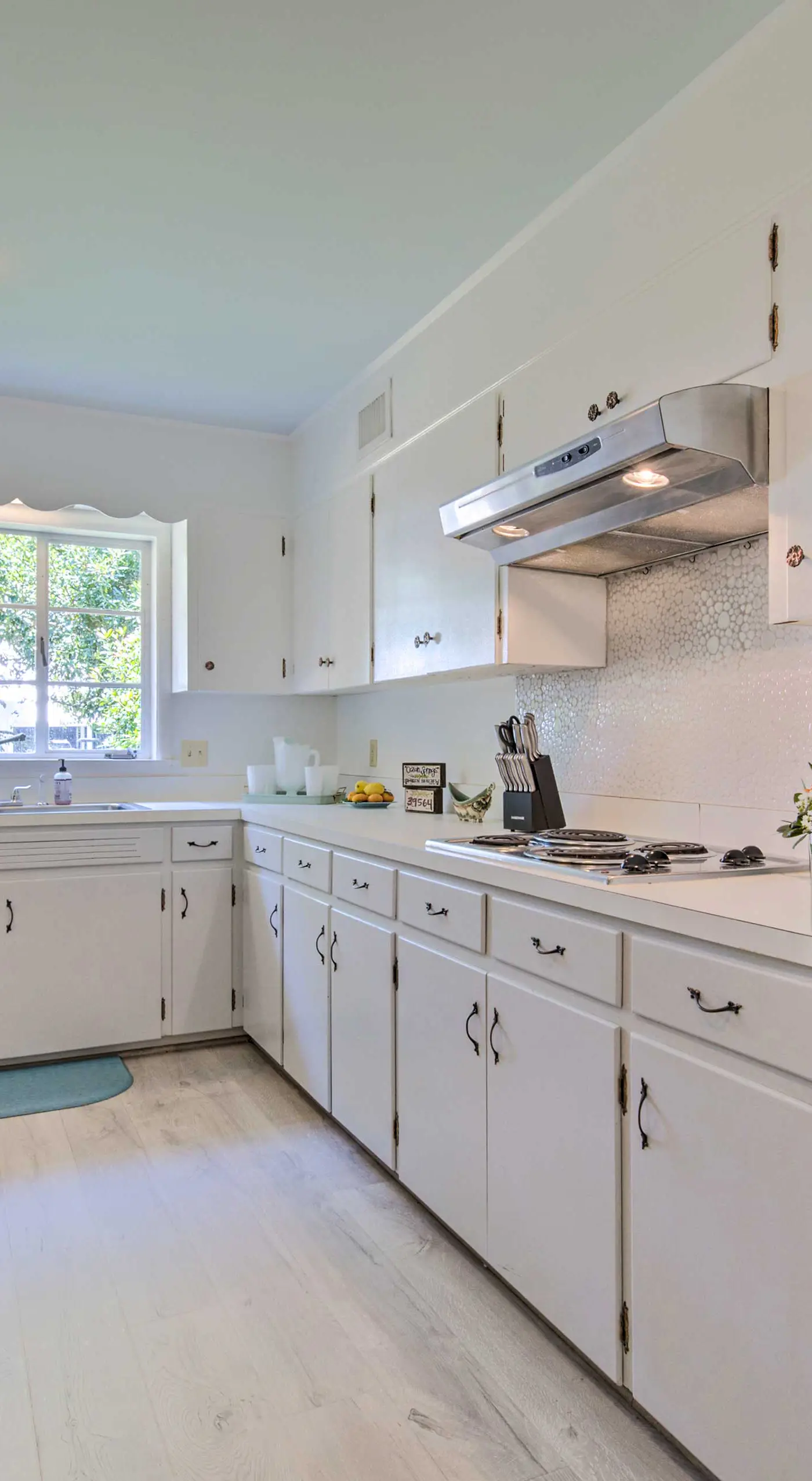 Ocean Springs Home - Walk to Beach & Downtown!