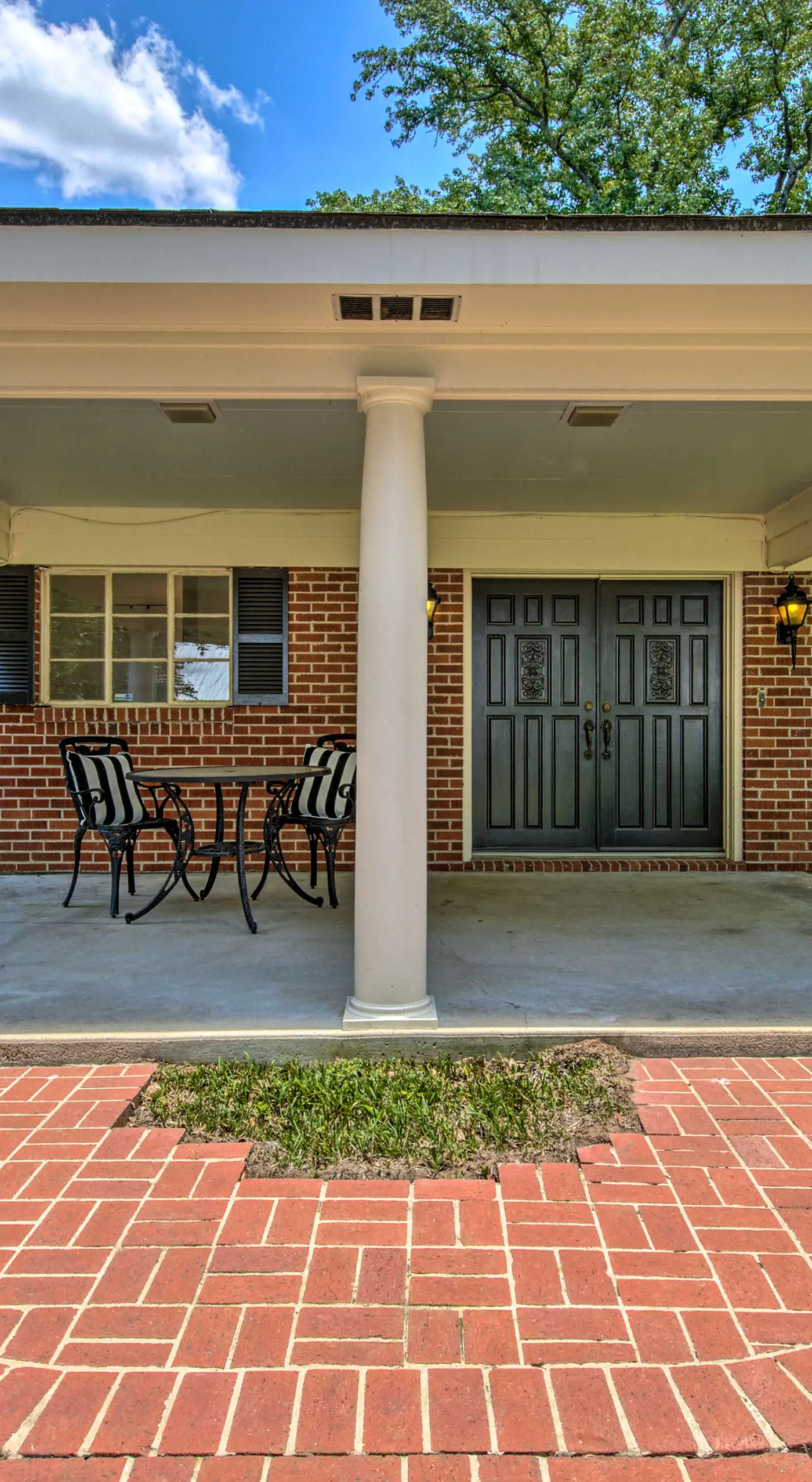 Ocean Springs Home - Walk to Beach & Downtown!