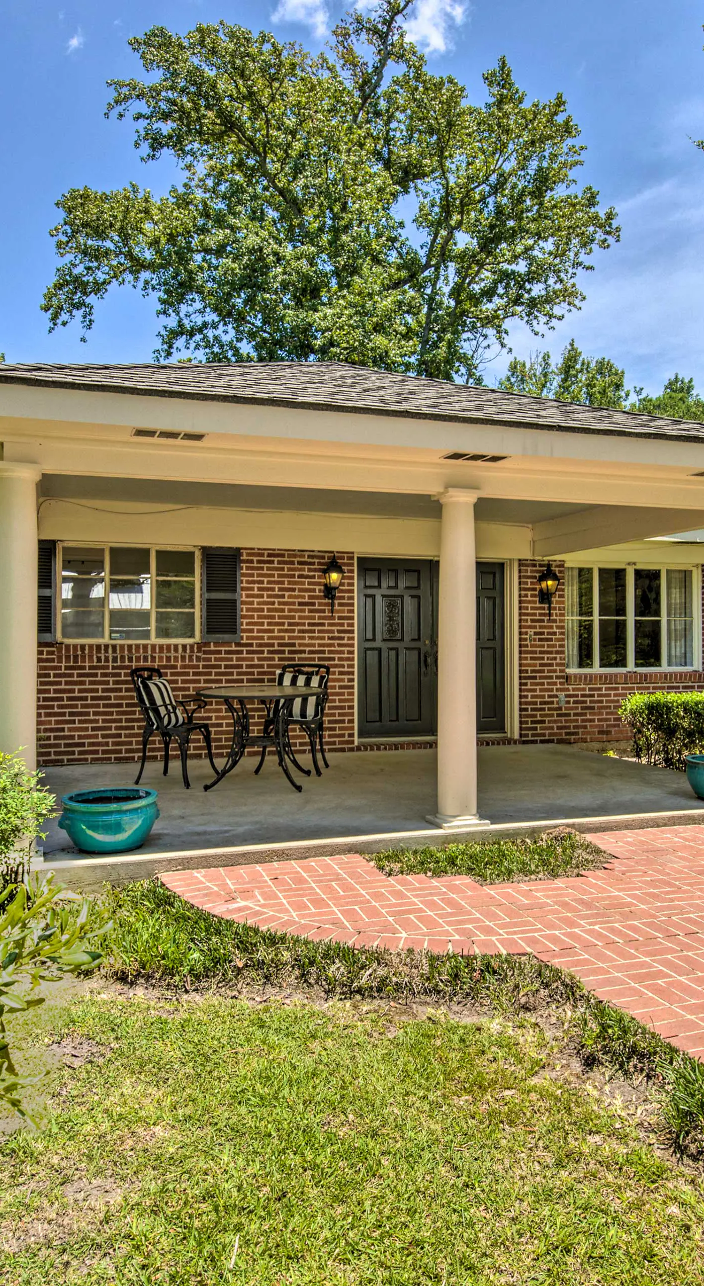 Ocean Springs Home - Walk to Beach & Downtown!