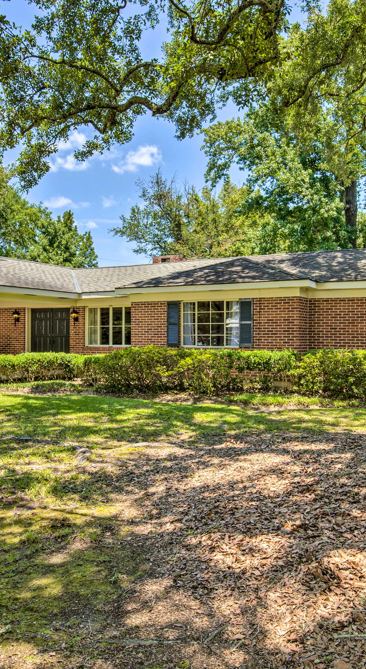Ocean Springs Home - Walk to Beach & Downtown!