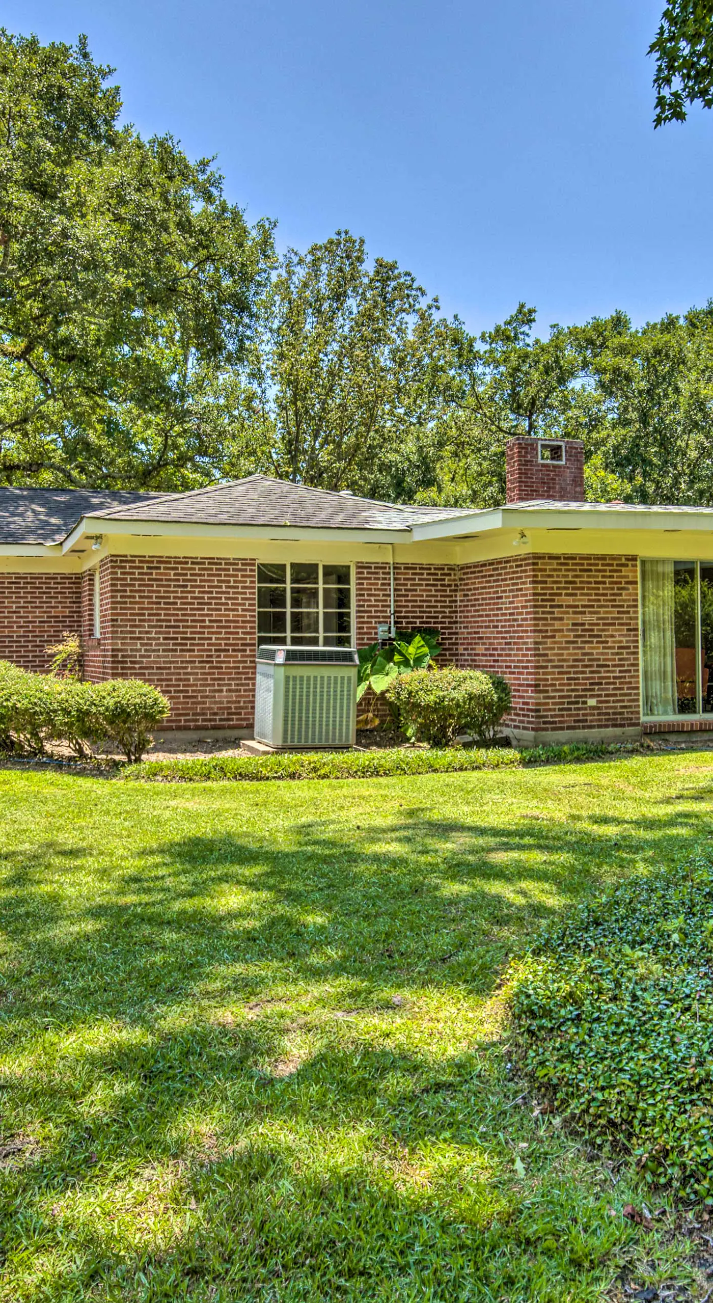 Ocean Springs Home - Walk to Beach & Downtown!