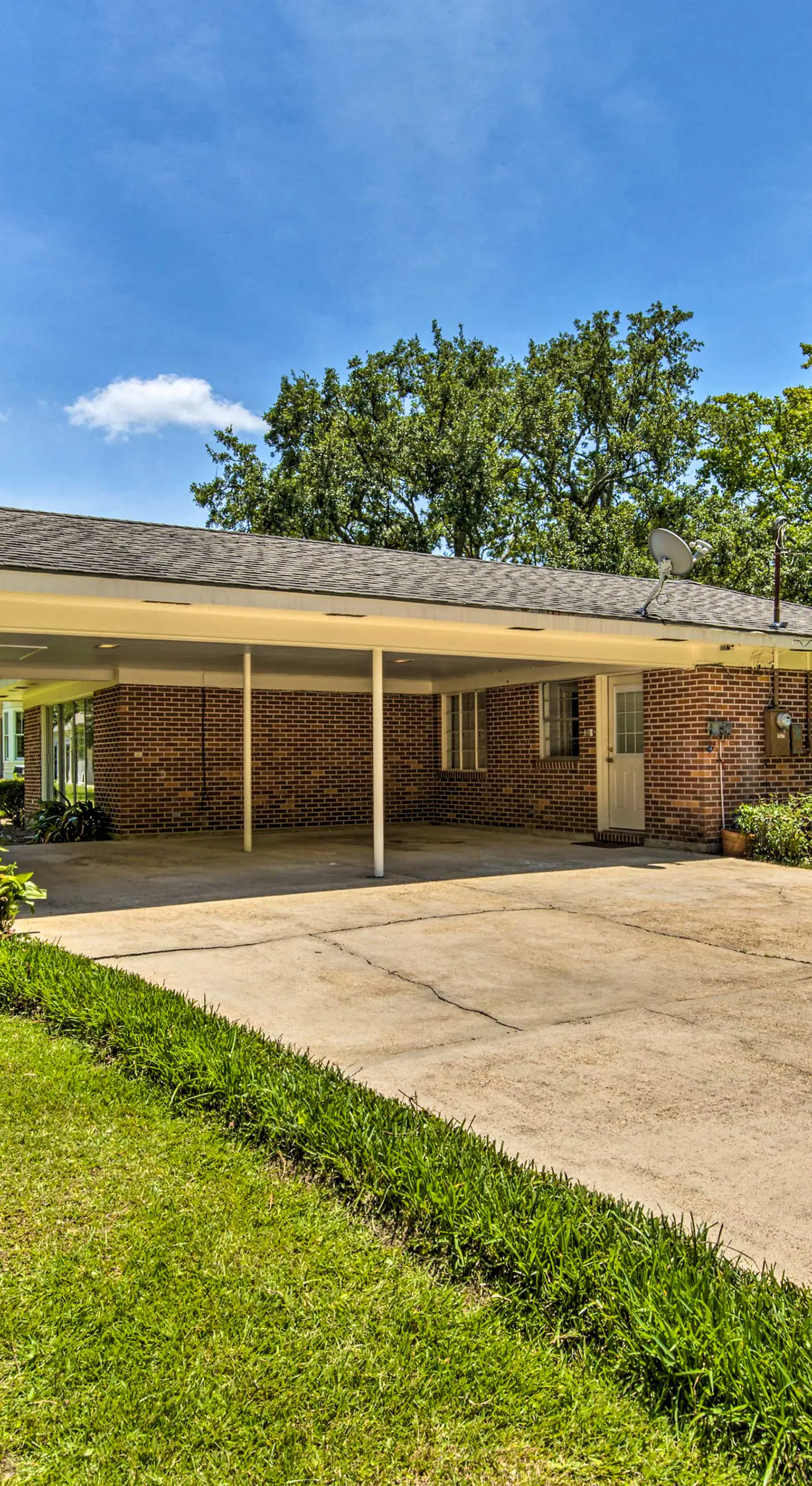 Ocean Springs Home - Walk to Beach & Downtown!