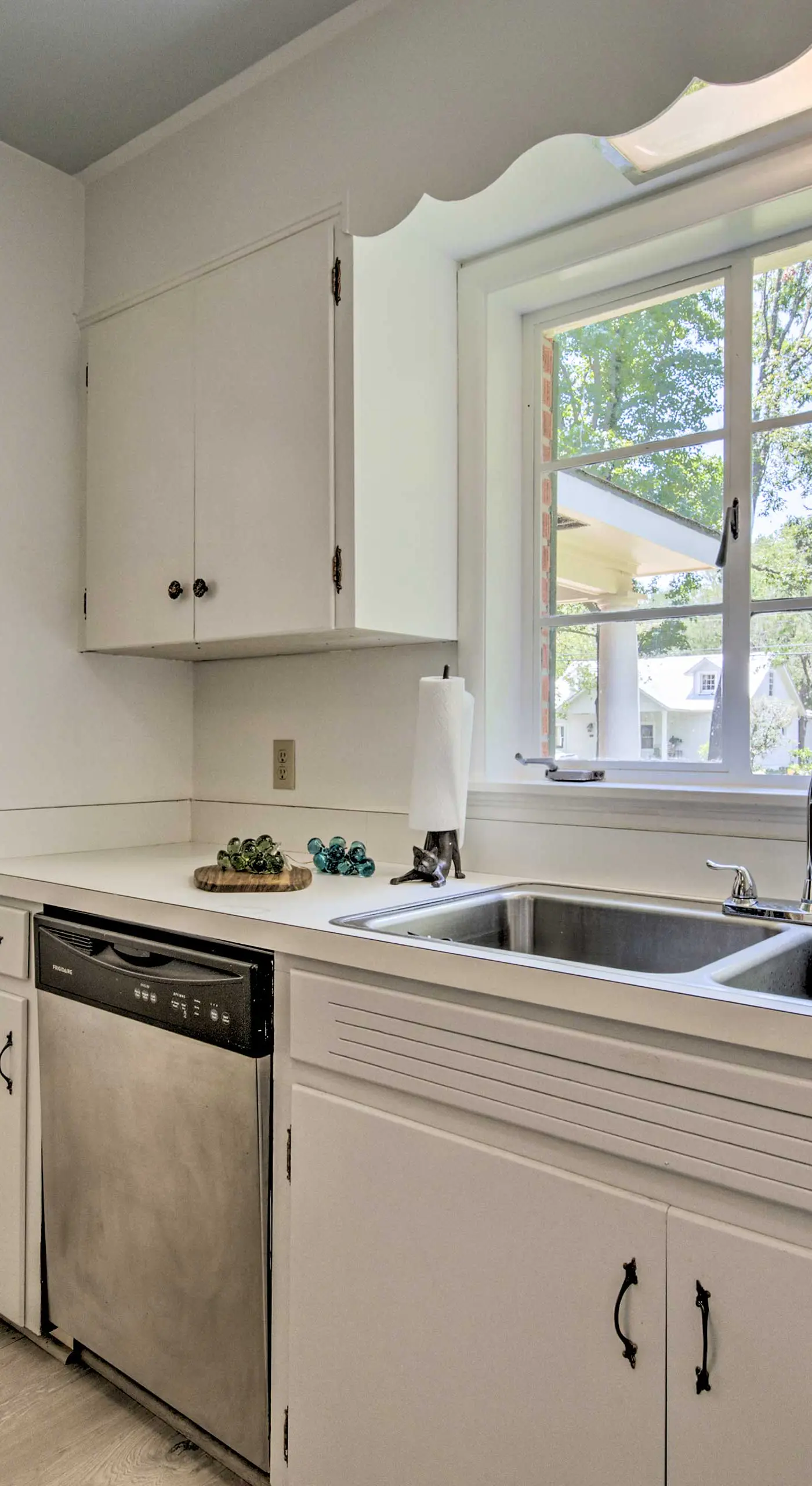 Ocean Springs Home - Walk to Beach & Downtown!