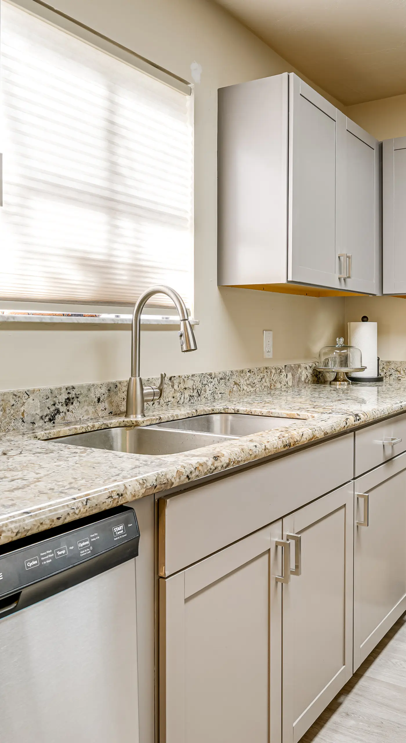 2 Mi to UF Campus: Modern Condo w/ Pool Access!