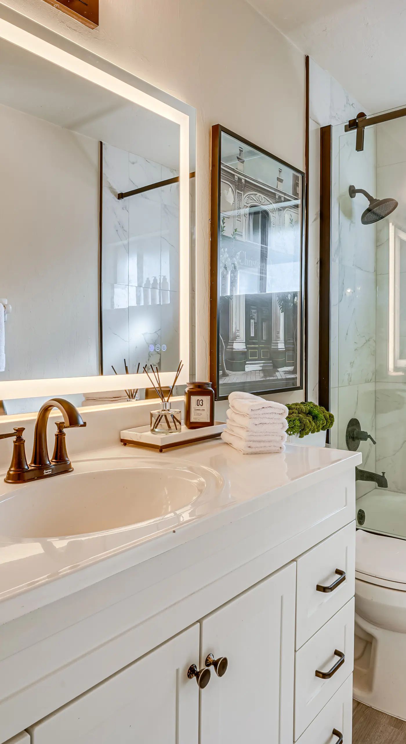 2 Mi to UF Campus: Modern Condo w/ Pool Access!