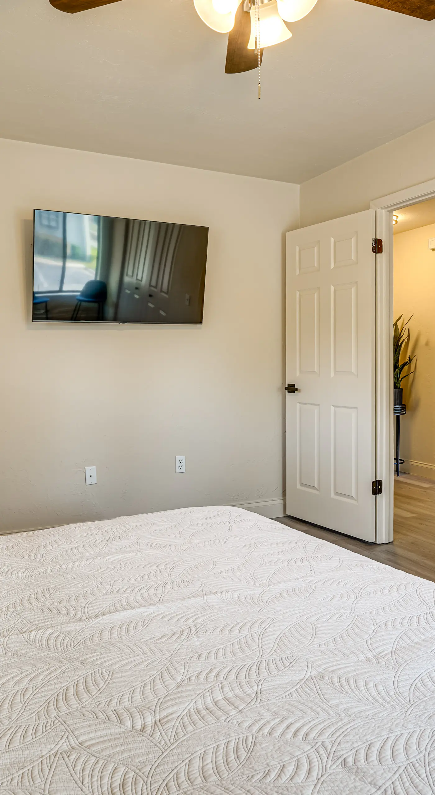 2 Mi to UF Campus: Modern Condo w/ Pool Access!
