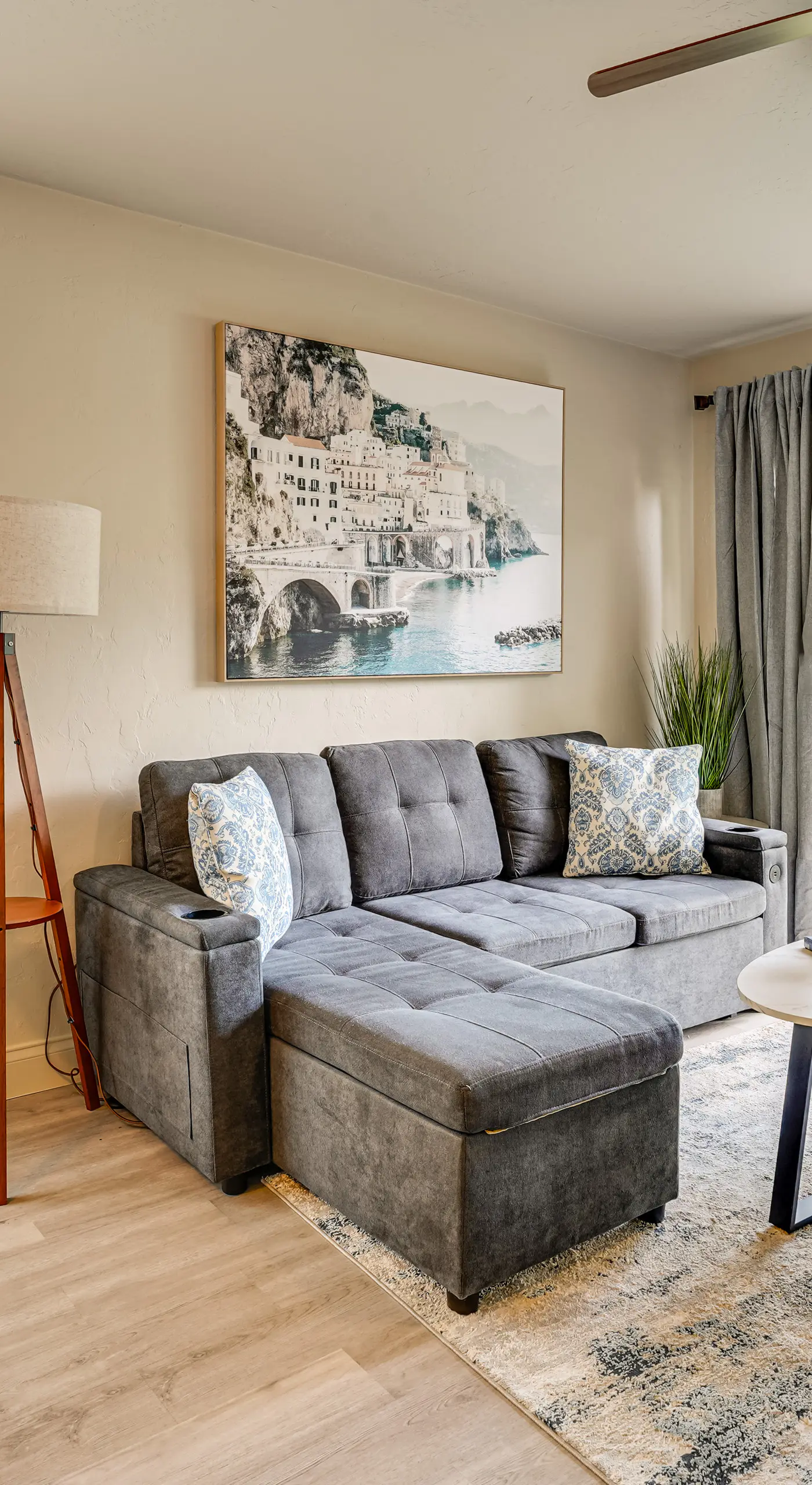 2 Mi to UF Campus: Modern Condo w/ Pool Access!