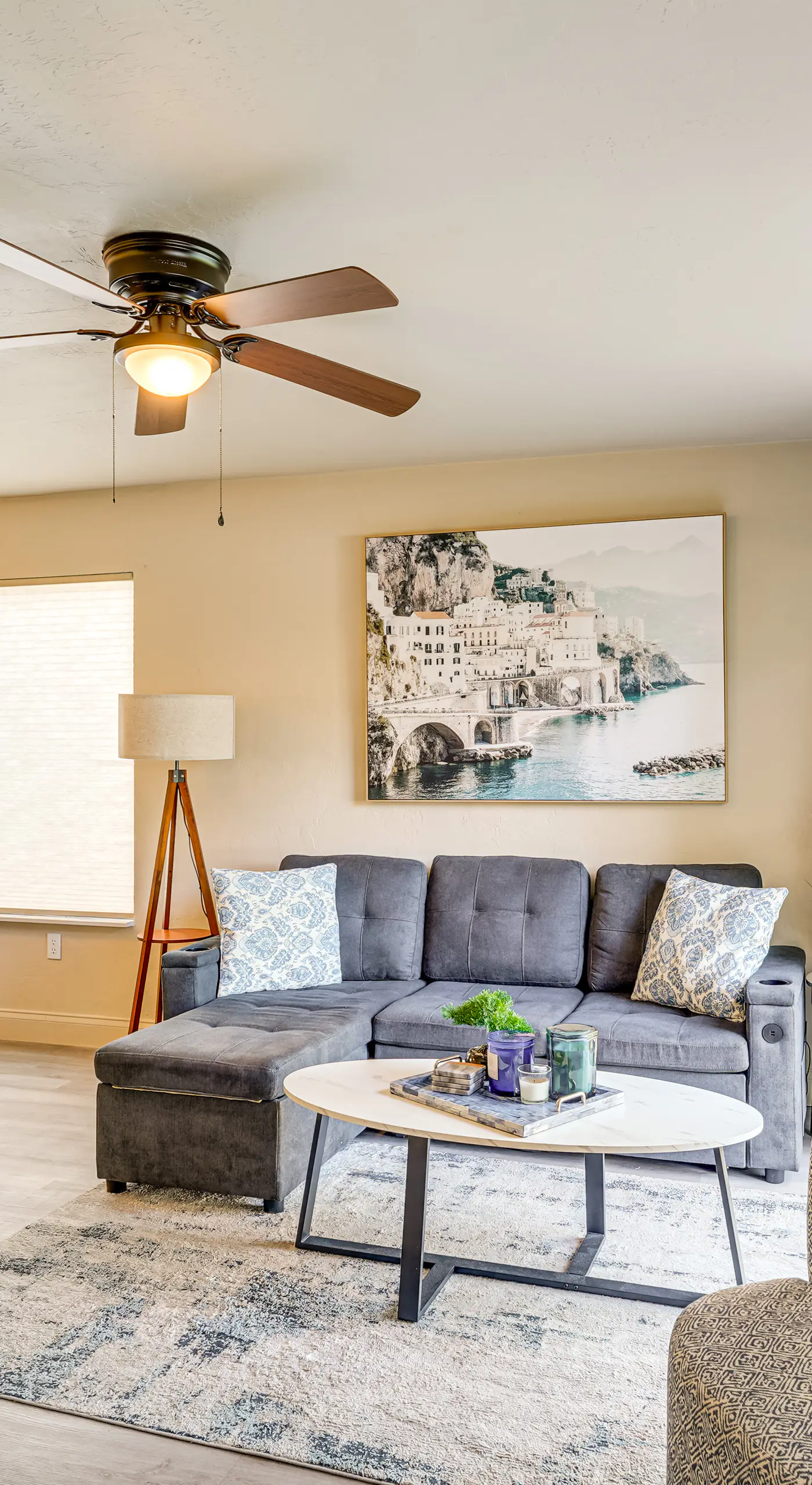 2 Mi to UF Campus: Modern Condo w/ Pool Access!