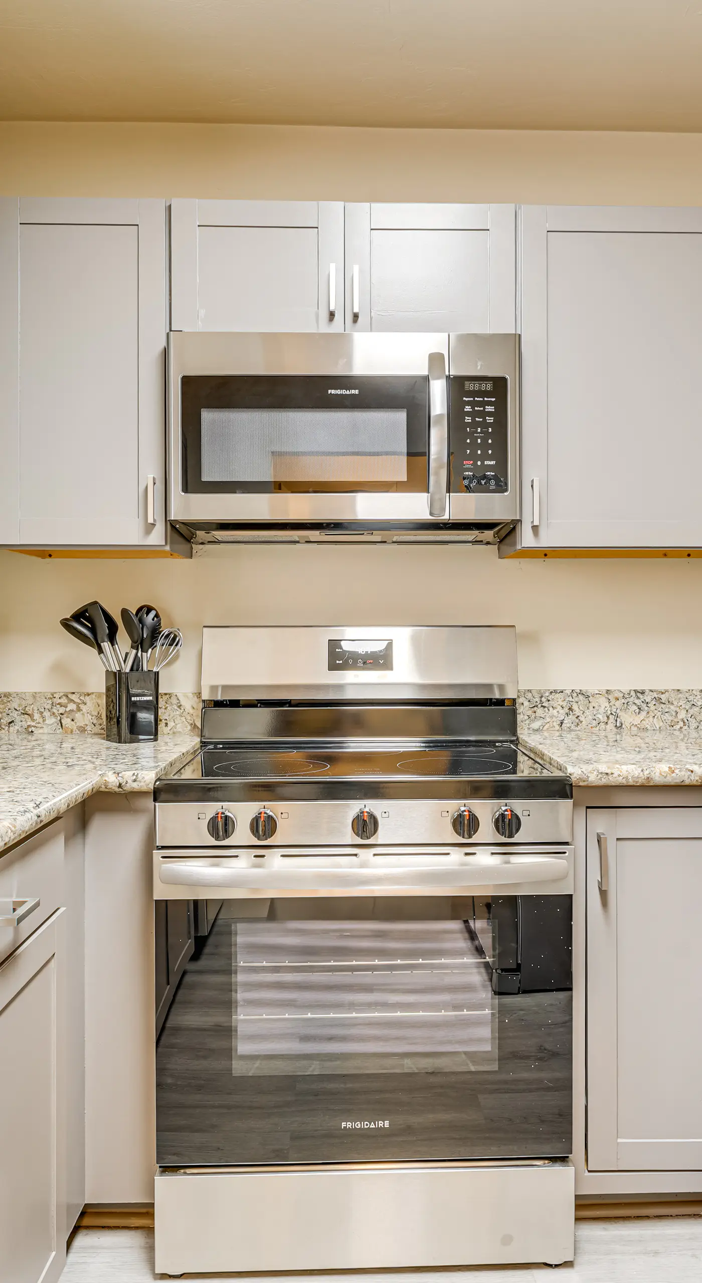 2 Mi to UF Campus: Modern Condo w/ Pool Access!
