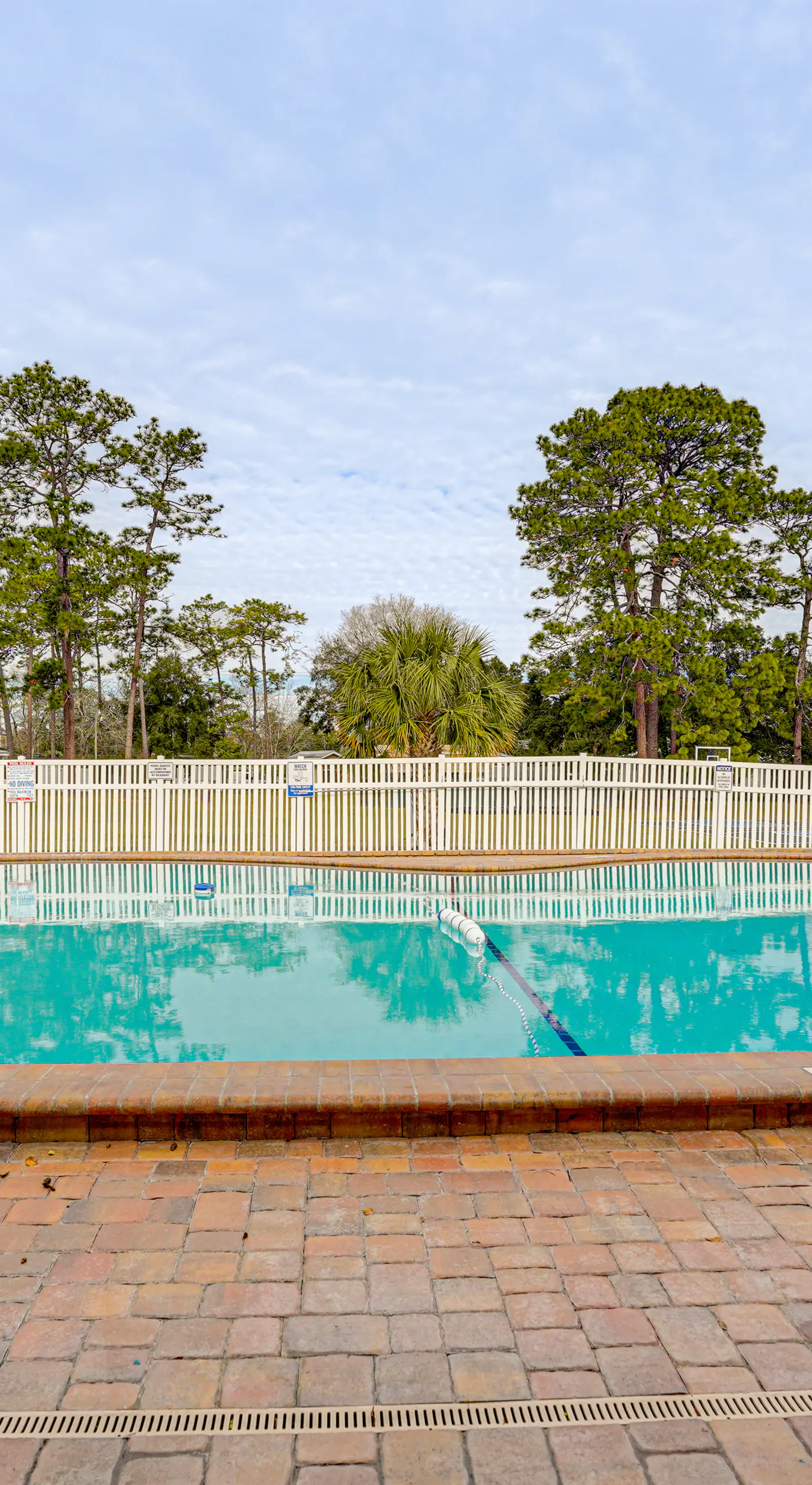 4 Mi to UF Campus! Game Day Getaway w/ Pool Access