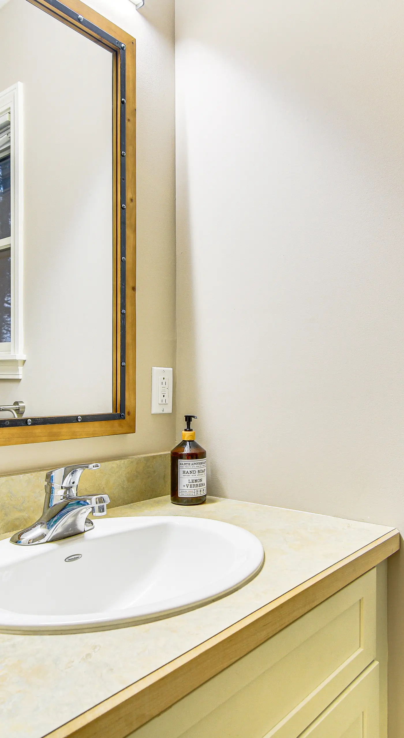 Ski-In/Ski-Out Condo at Pleasant Mountain!