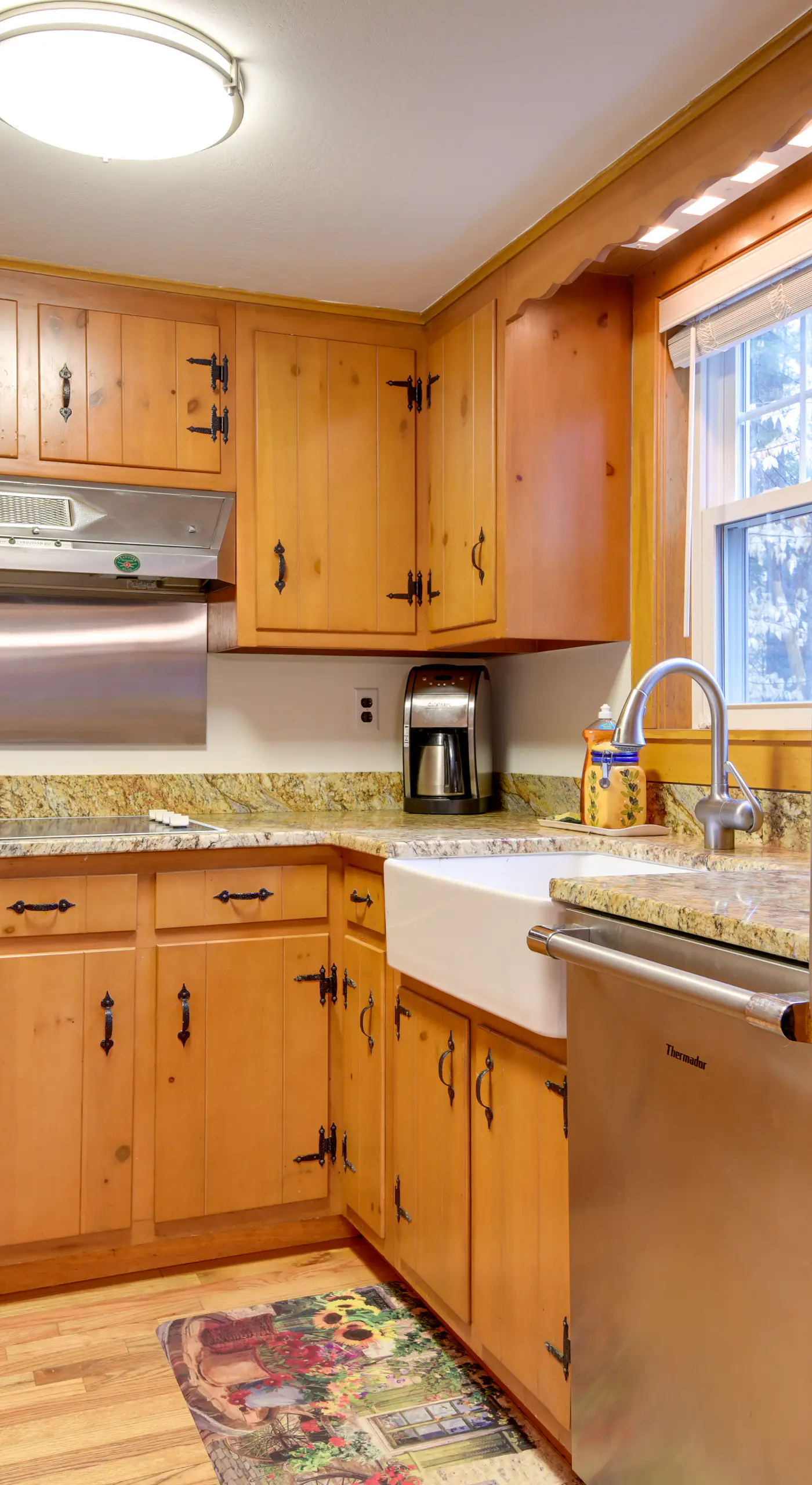 North Conway Home < Walk to Slopes at Cranmore!