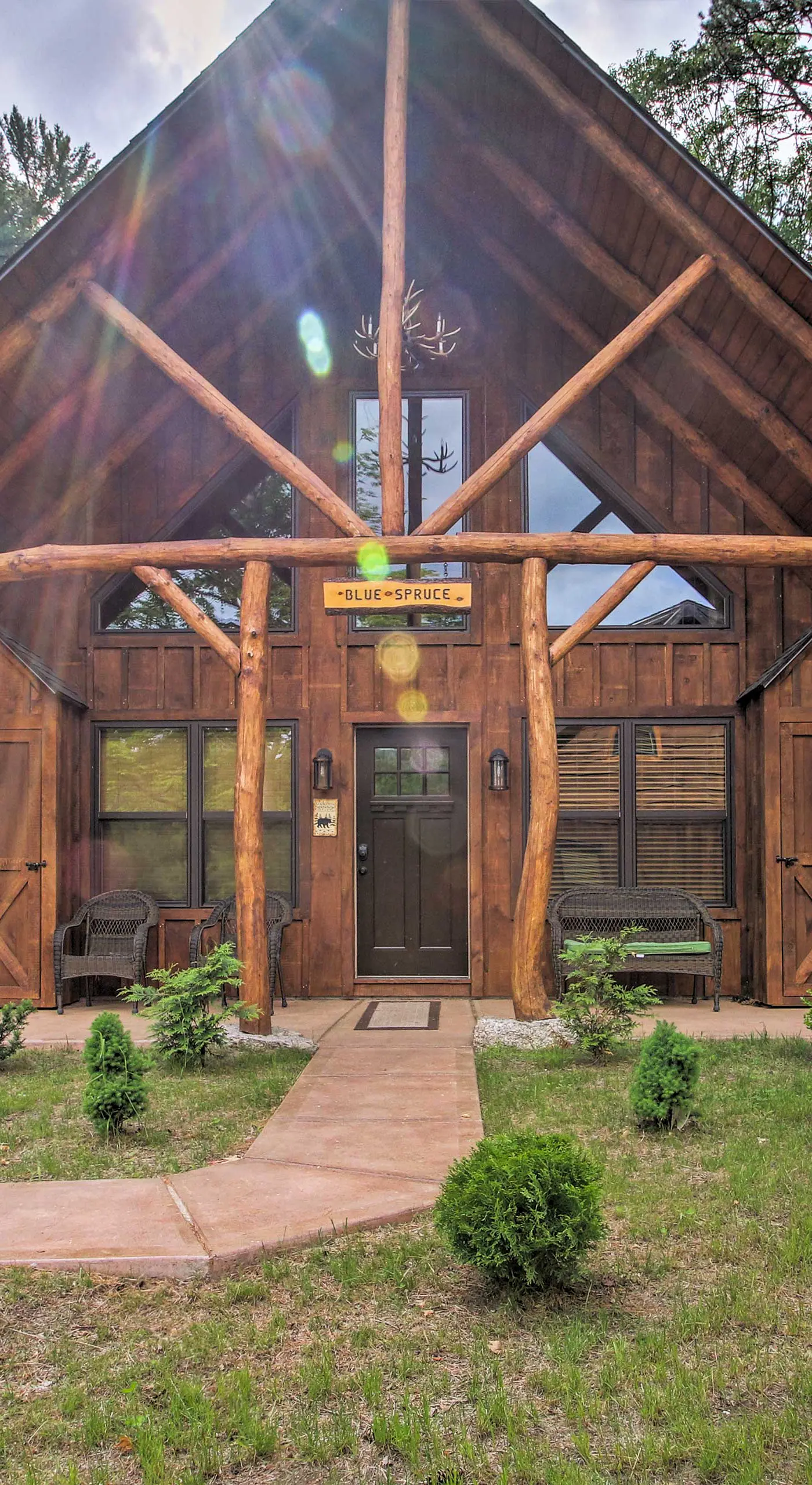 Timber Home: Walk to Slopes & N Conway Shops!