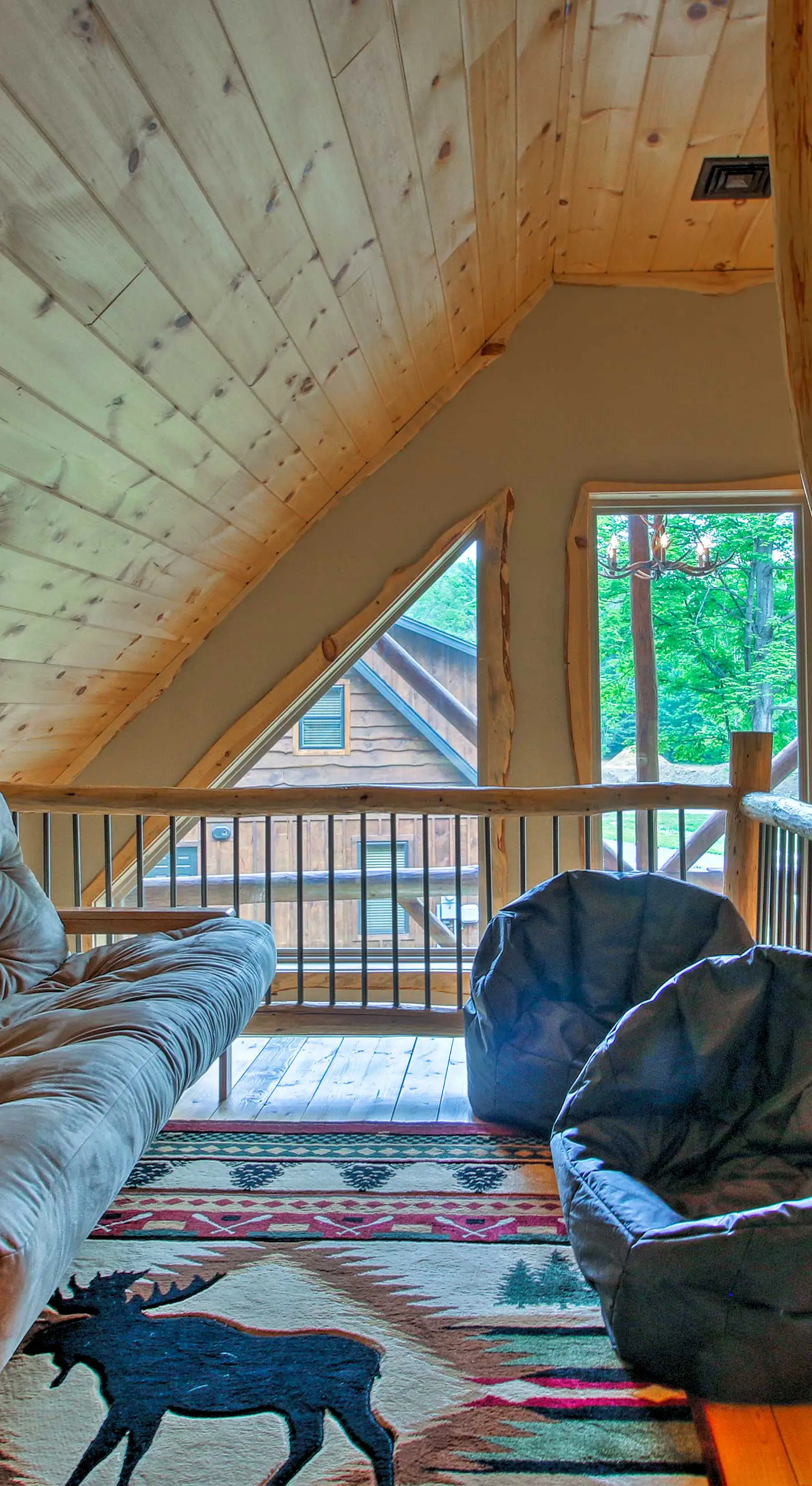 Timber Home: Walk to Slopes & N Conway Shops!