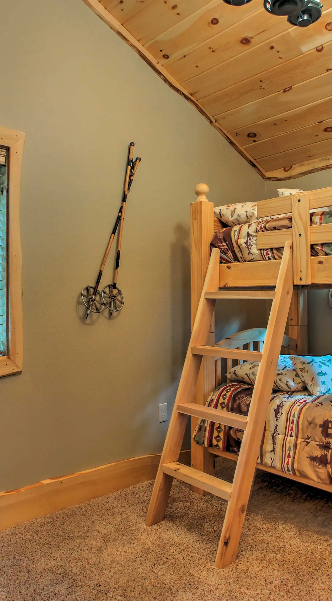 Timber Home: Walk to Slopes & N Conway Shops!