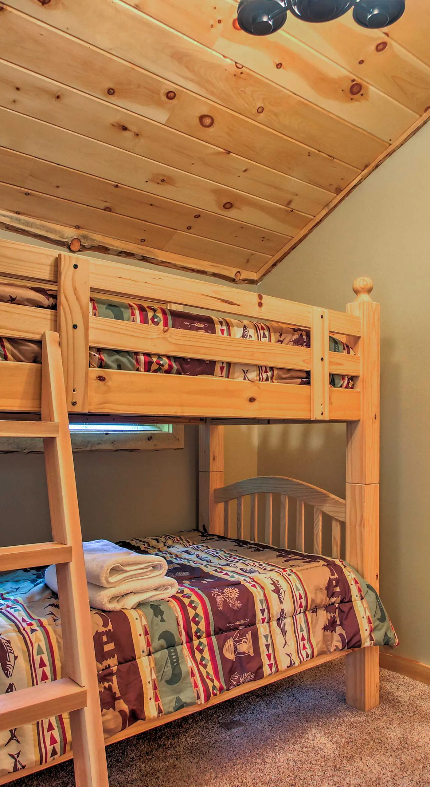 Timber Home: Walk to Slopes & N Conway Shops!