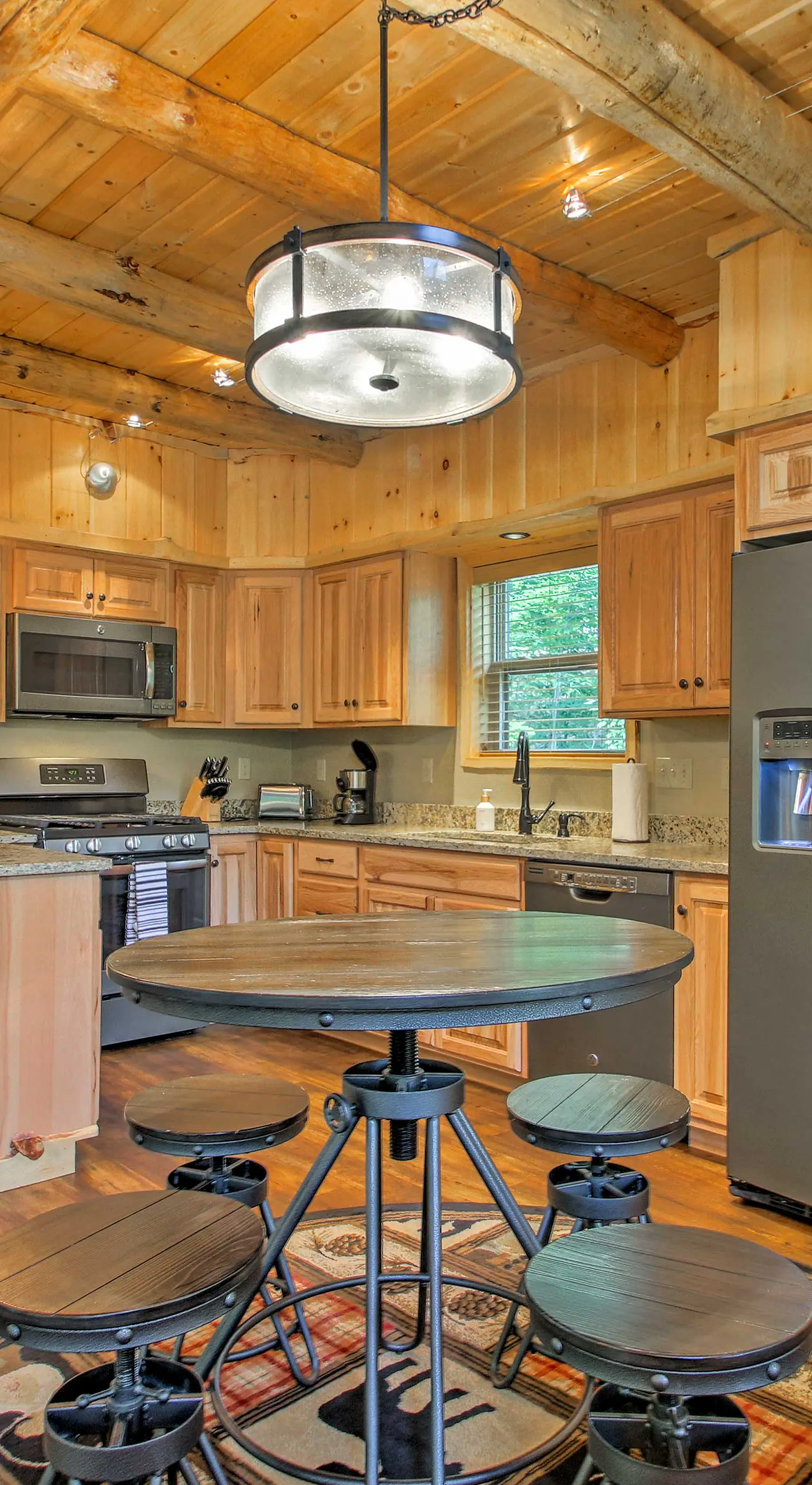 Timber Home: Walk to Slopes & N Conway Shops!