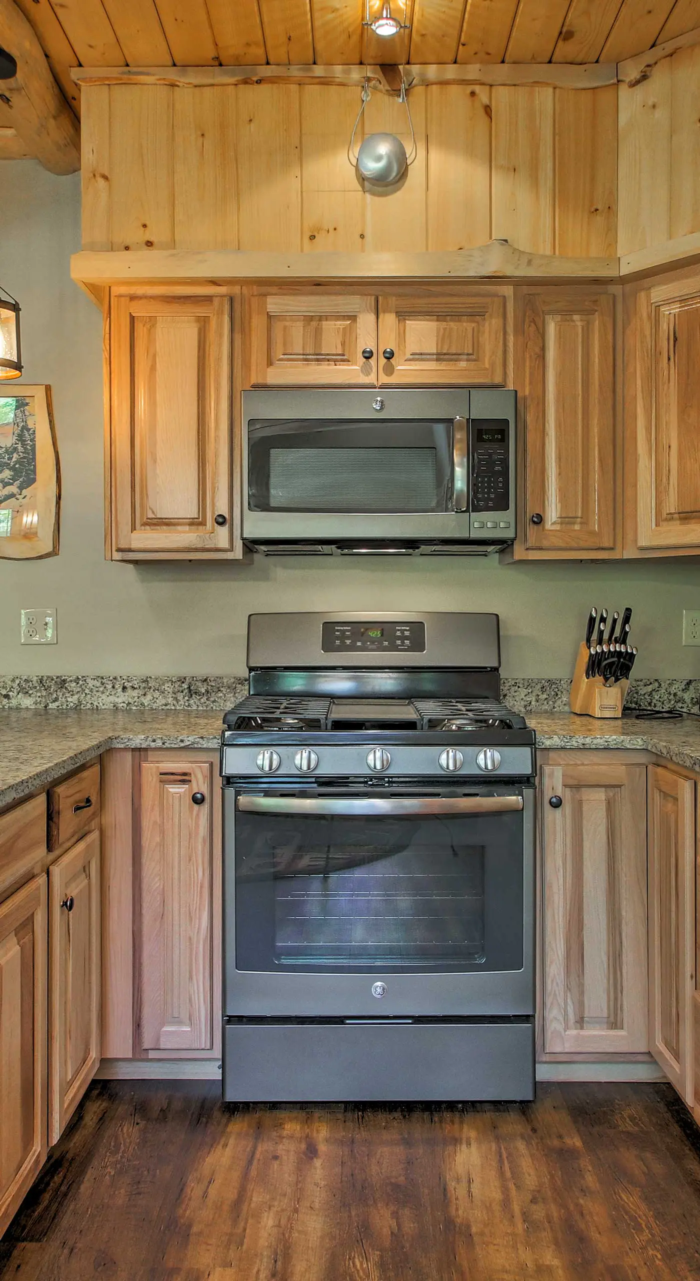 Timber Home: Walk to Slopes & N Conway Shops!