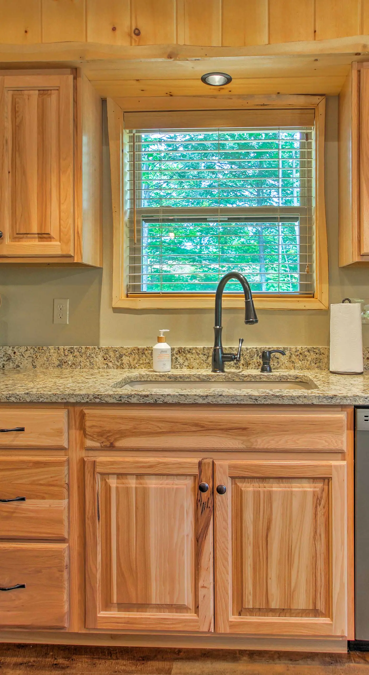 Timber Home: Walk to Slopes & N Conway Shops!