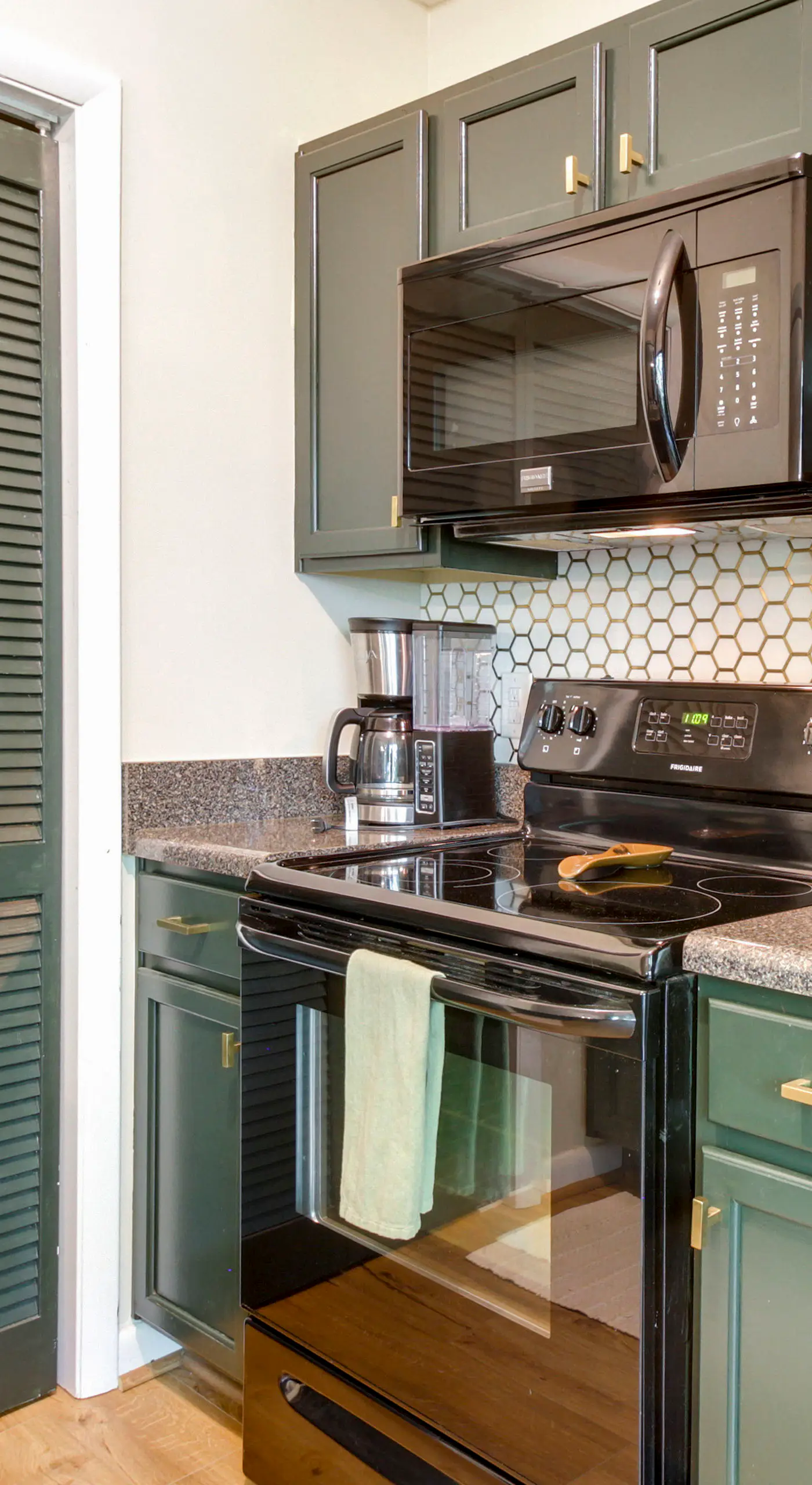 Wintergreen Resort Condo w/ Deck, 0.3 Mi to Slopes