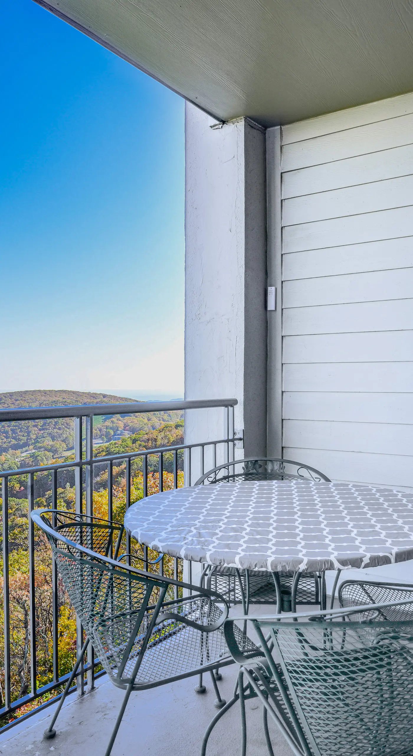 1 Mi to Wintergreen Resort: Mtn-View Condo!