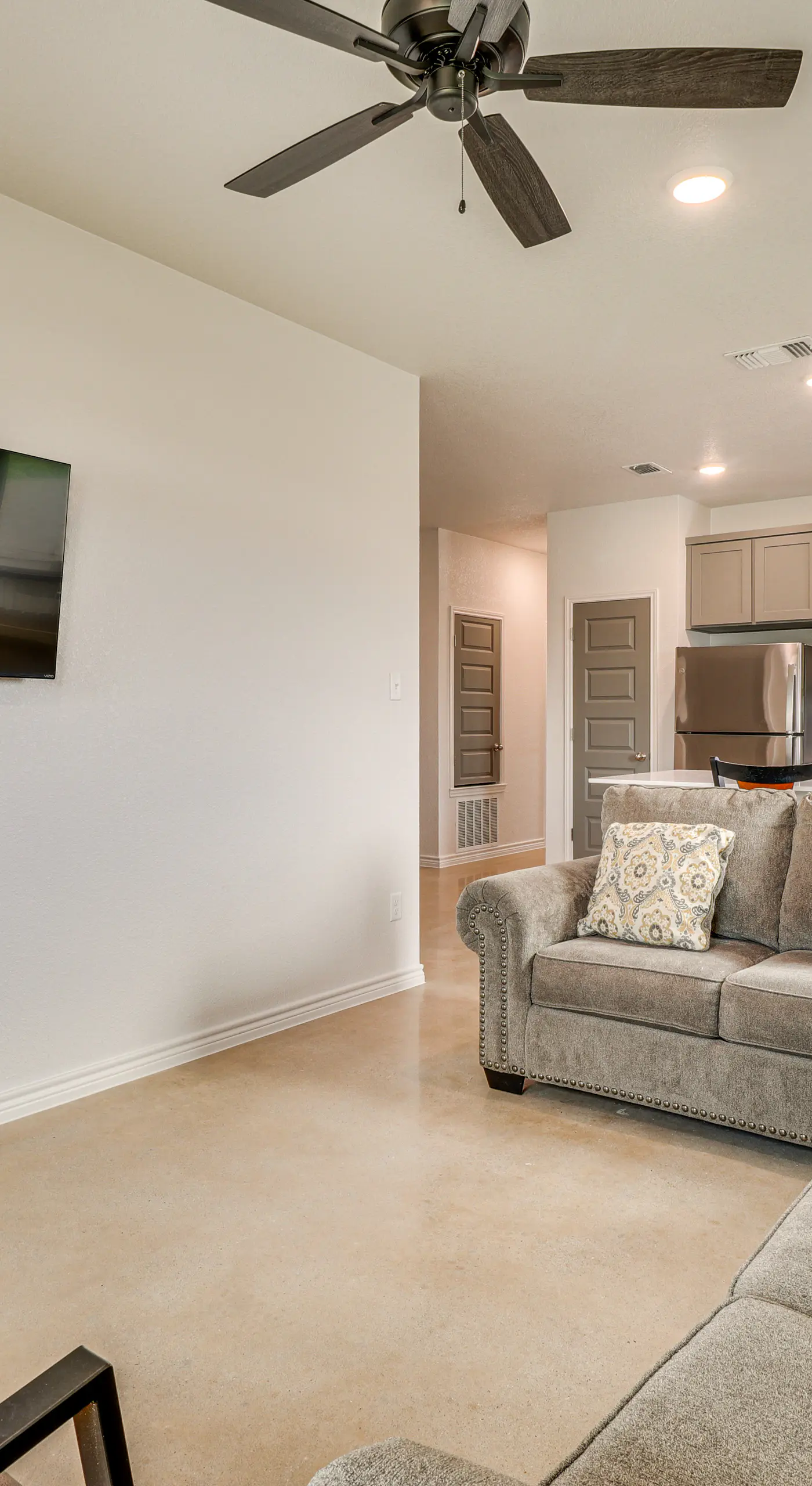 2 Mi to Dtwn Dining! Pet-Friendly Temple Townhome