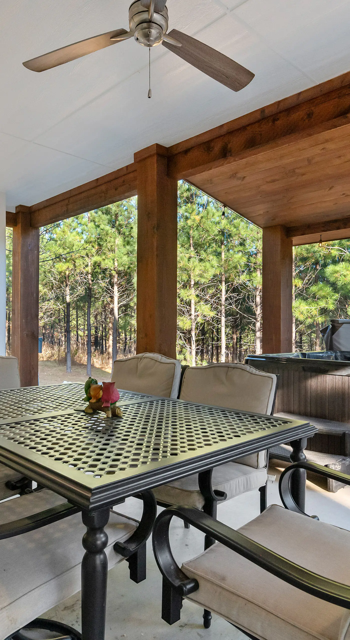 3 Mi to Lake: Cabin w/ Hot Tub in Broken Bow!
