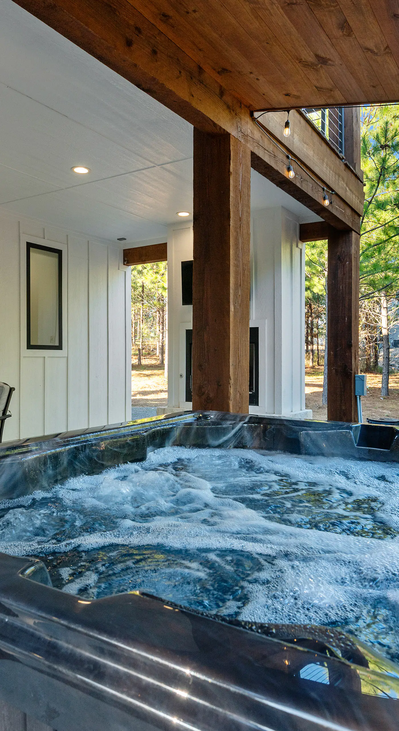 3 Mi to Lake: Cabin w/ Hot Tub in Broken Bow!