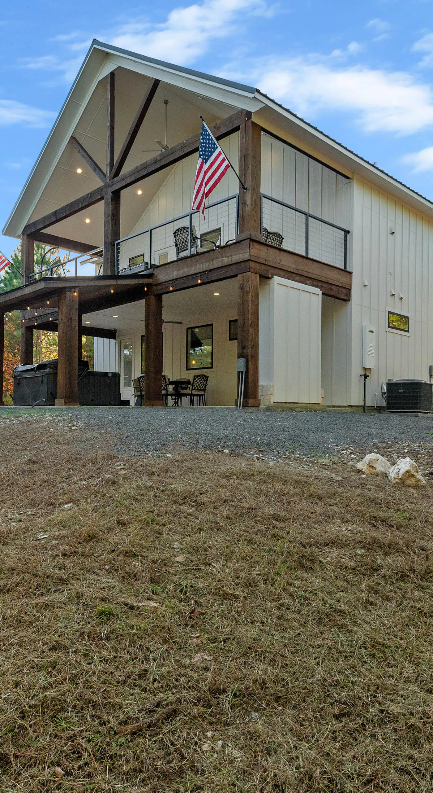 3 Mi to Lake: Cabin w/ Hot Tub in Broken Bow!