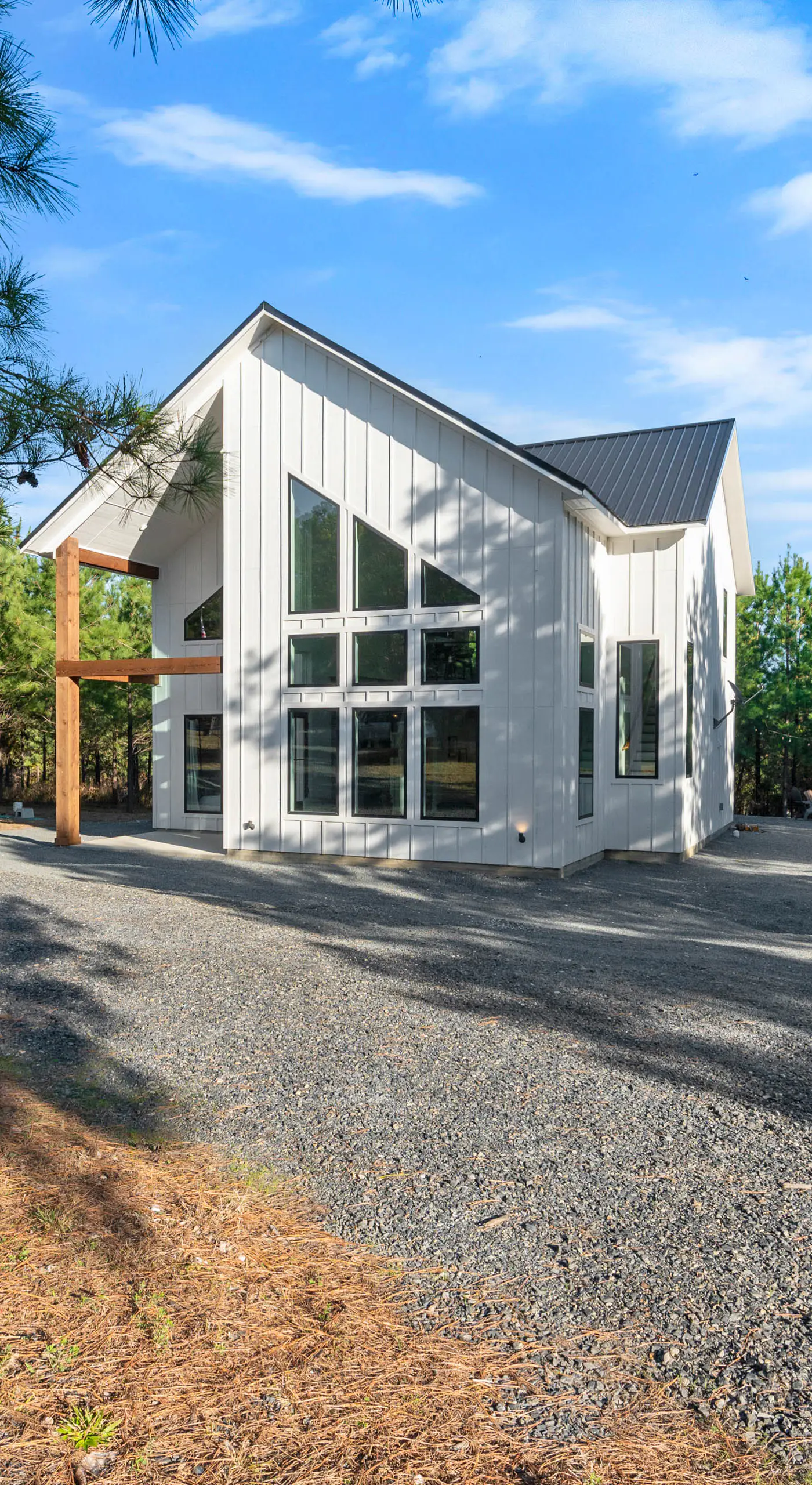 3 Mi to Lake: Cabin w/ Hot Tub in Broken Bow!