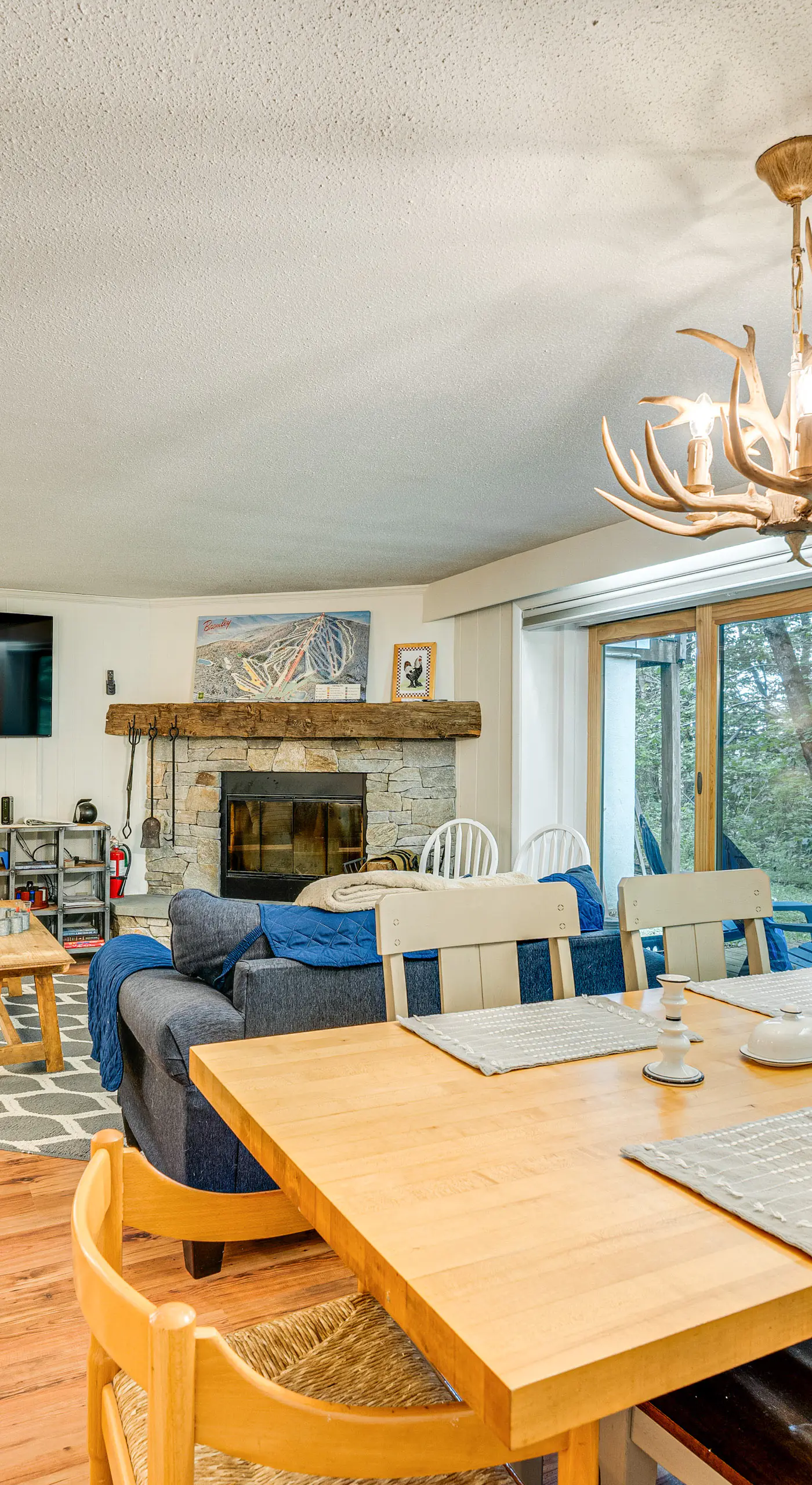 Renovated Ski-In/Ski-Out Peru Condo at Bromley Mtn