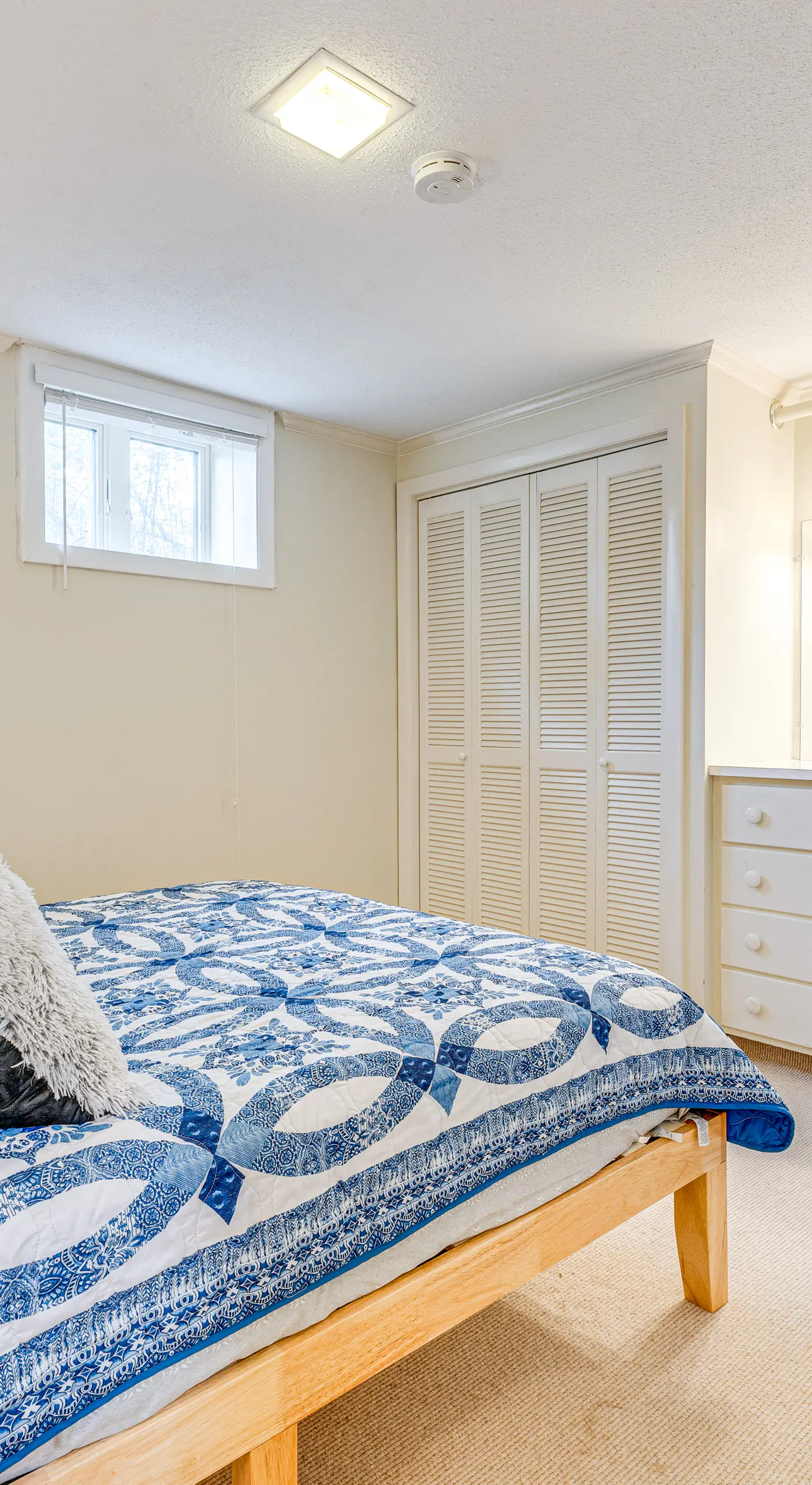 Renovated Ski-In/Ski-Out Peru Condo at Bromley Mtn