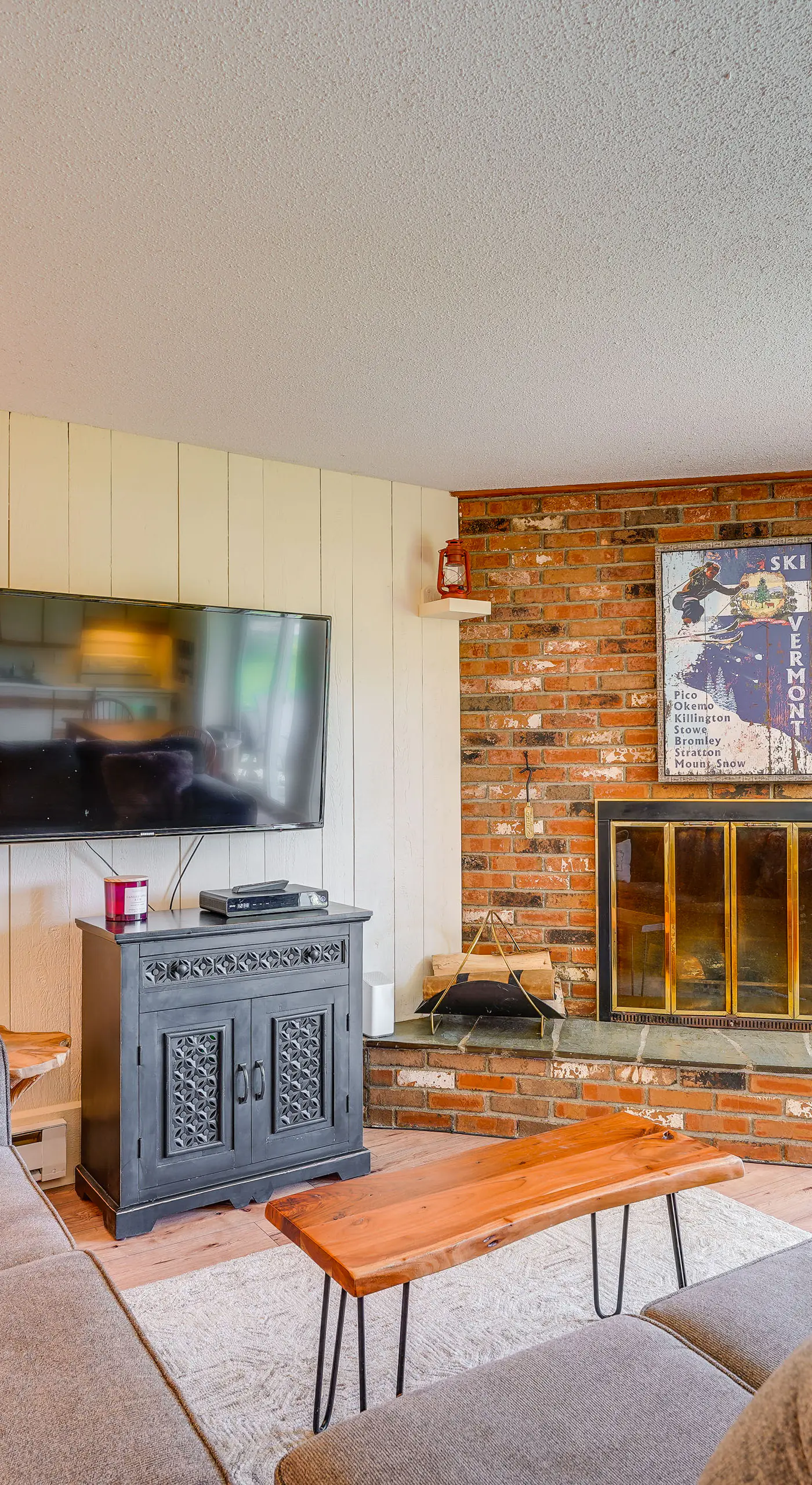 Ski-In/Ski-Out Bromley Mtn Condo: Wood Fireplace!