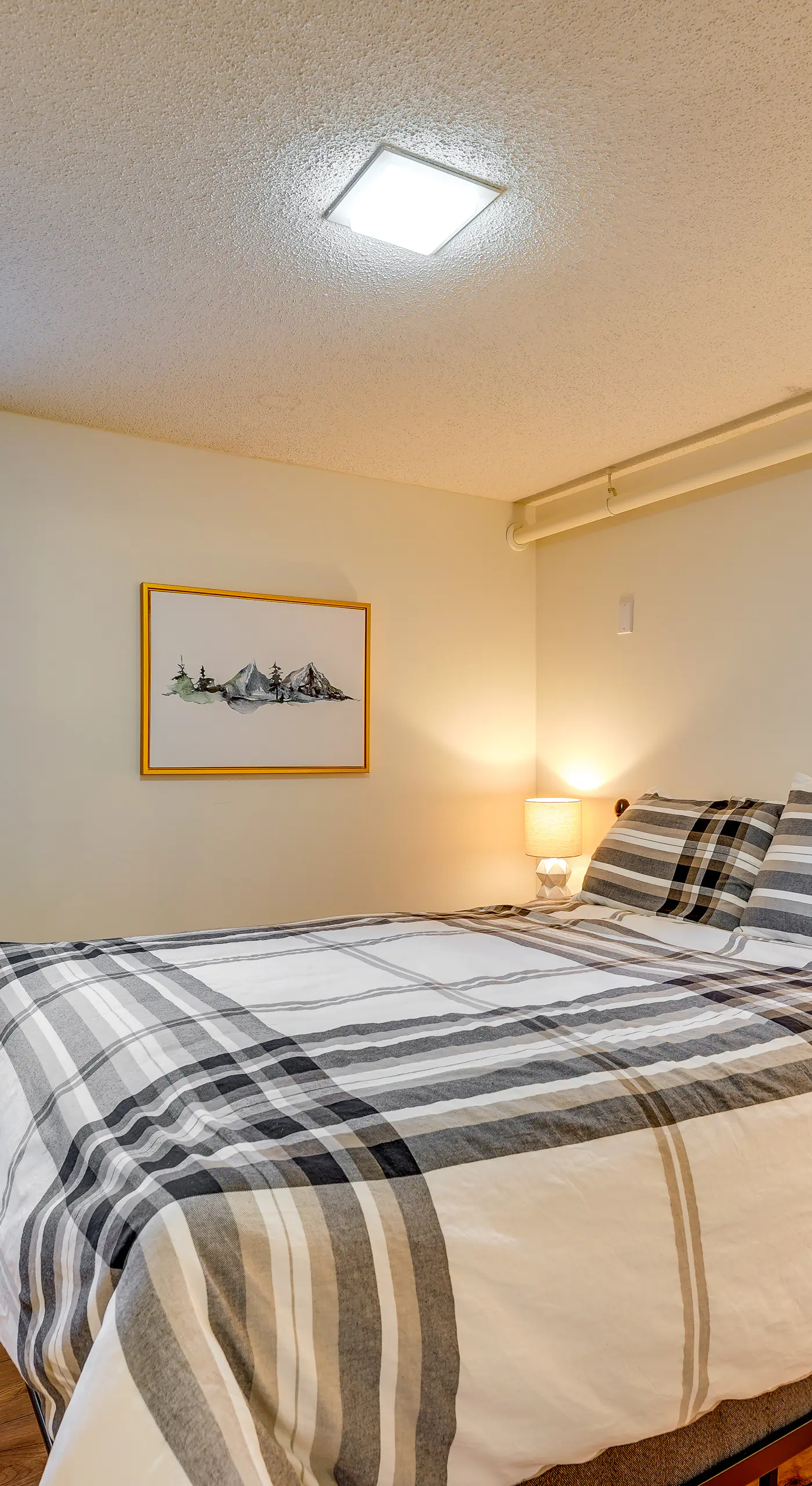 Ski-In/Ski-Out Bromley Mtn Condo: Wood Fireplace!