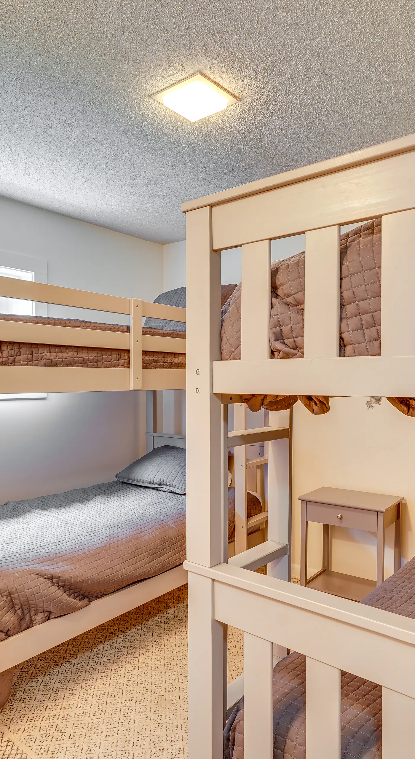 Ski-In/Ski-Out Bromley Mtn Condo: Wood Fireplace!