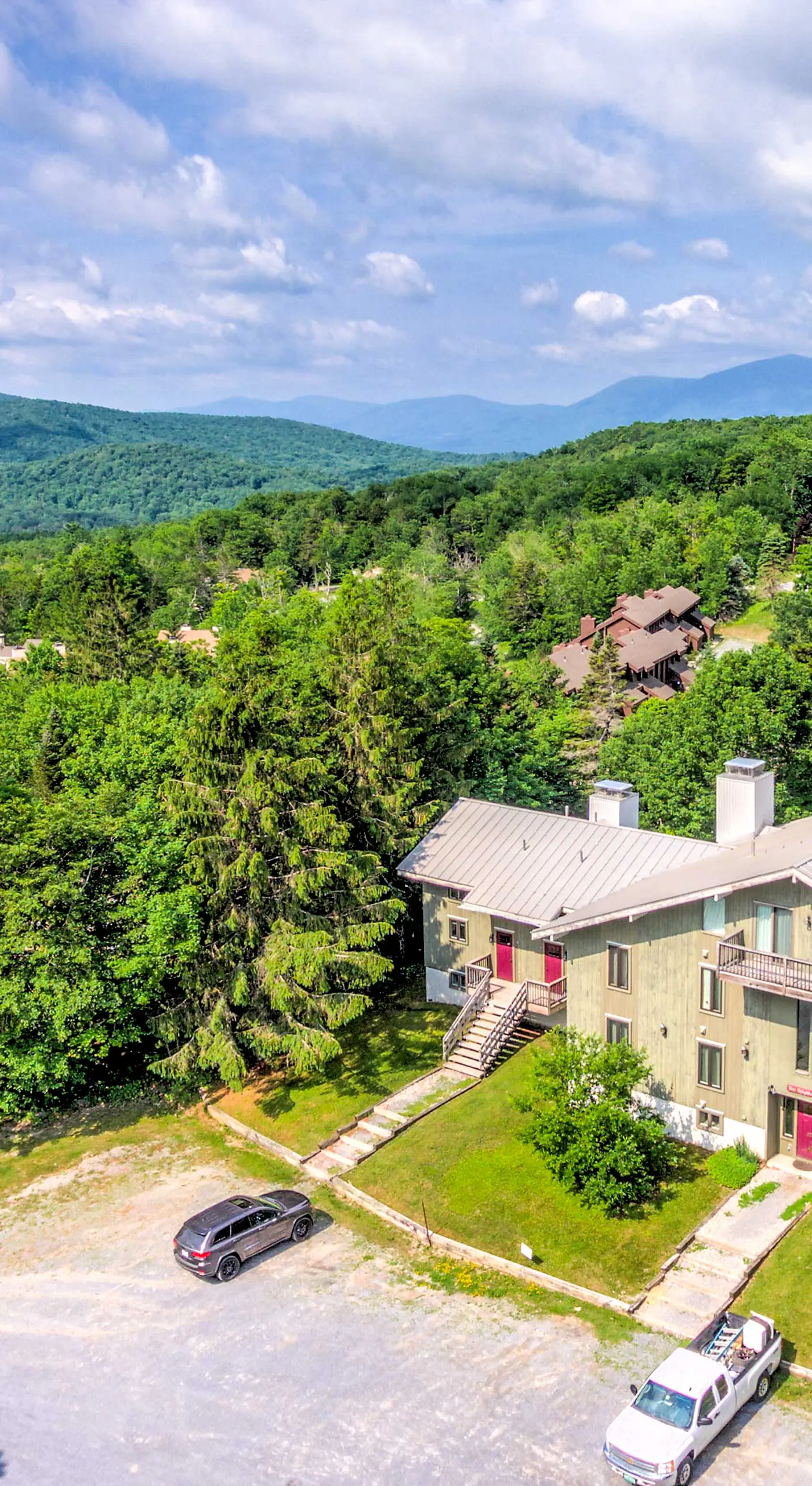 Ski-In/Ski-Out Bromley Mtn Condo: Wood Fireplace!