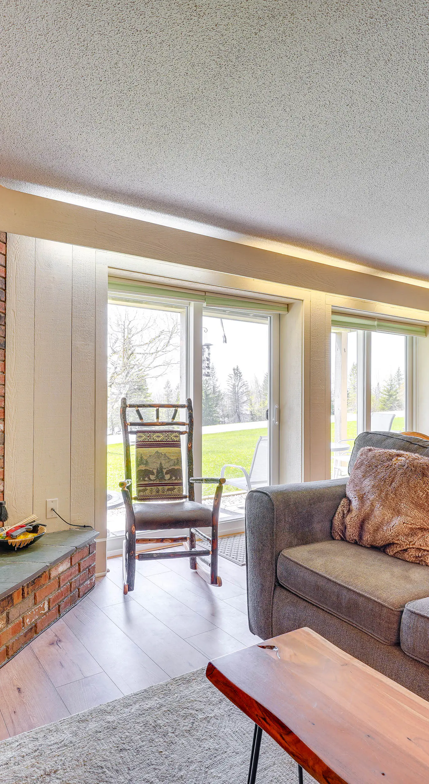 Ski-In/Ski-Out Bromley Mtn Condo: Wood Fireplace!