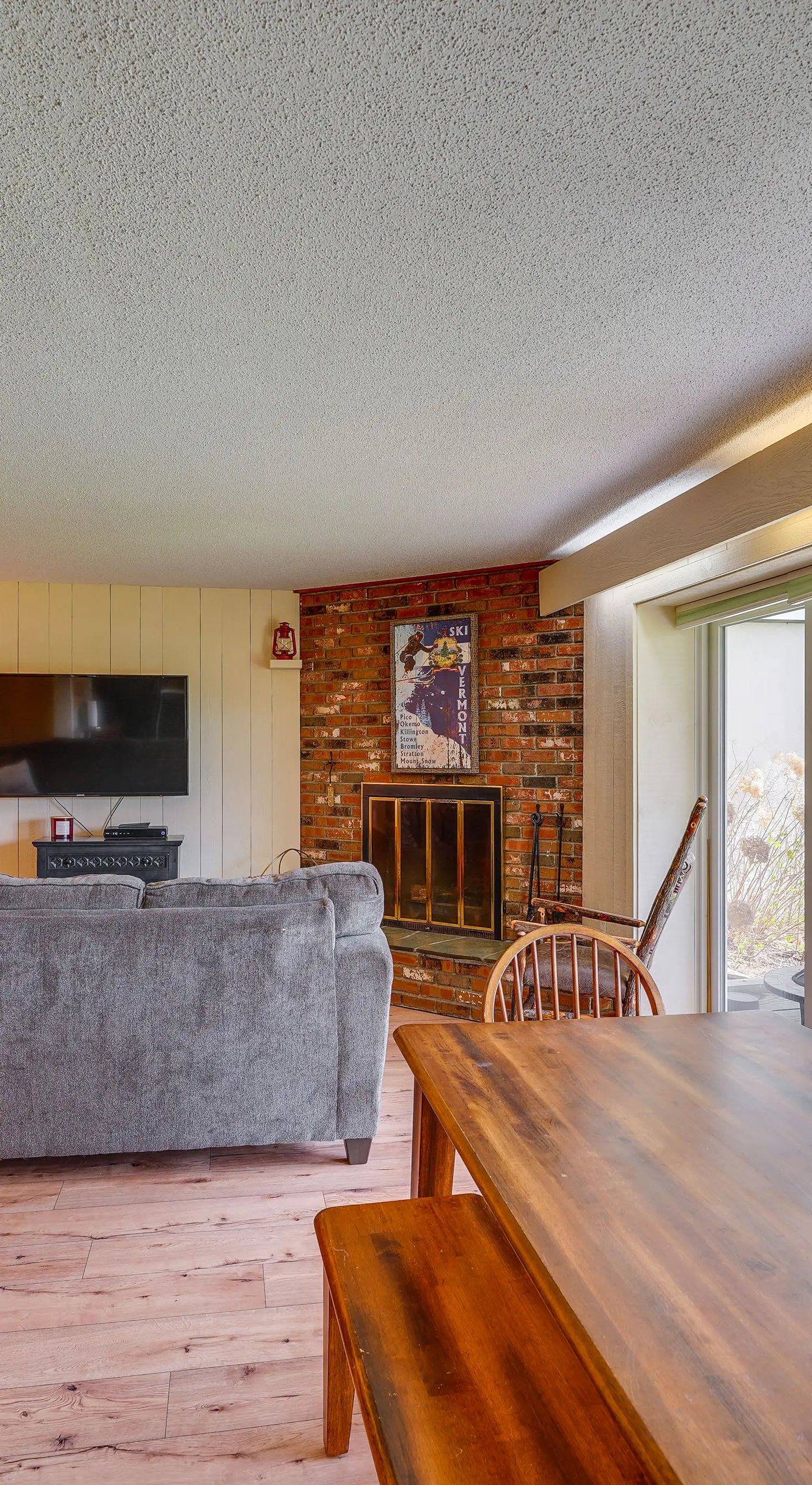 Ski-In/Ski-Out Bromley Mtn Condo: Wood Fireplace!