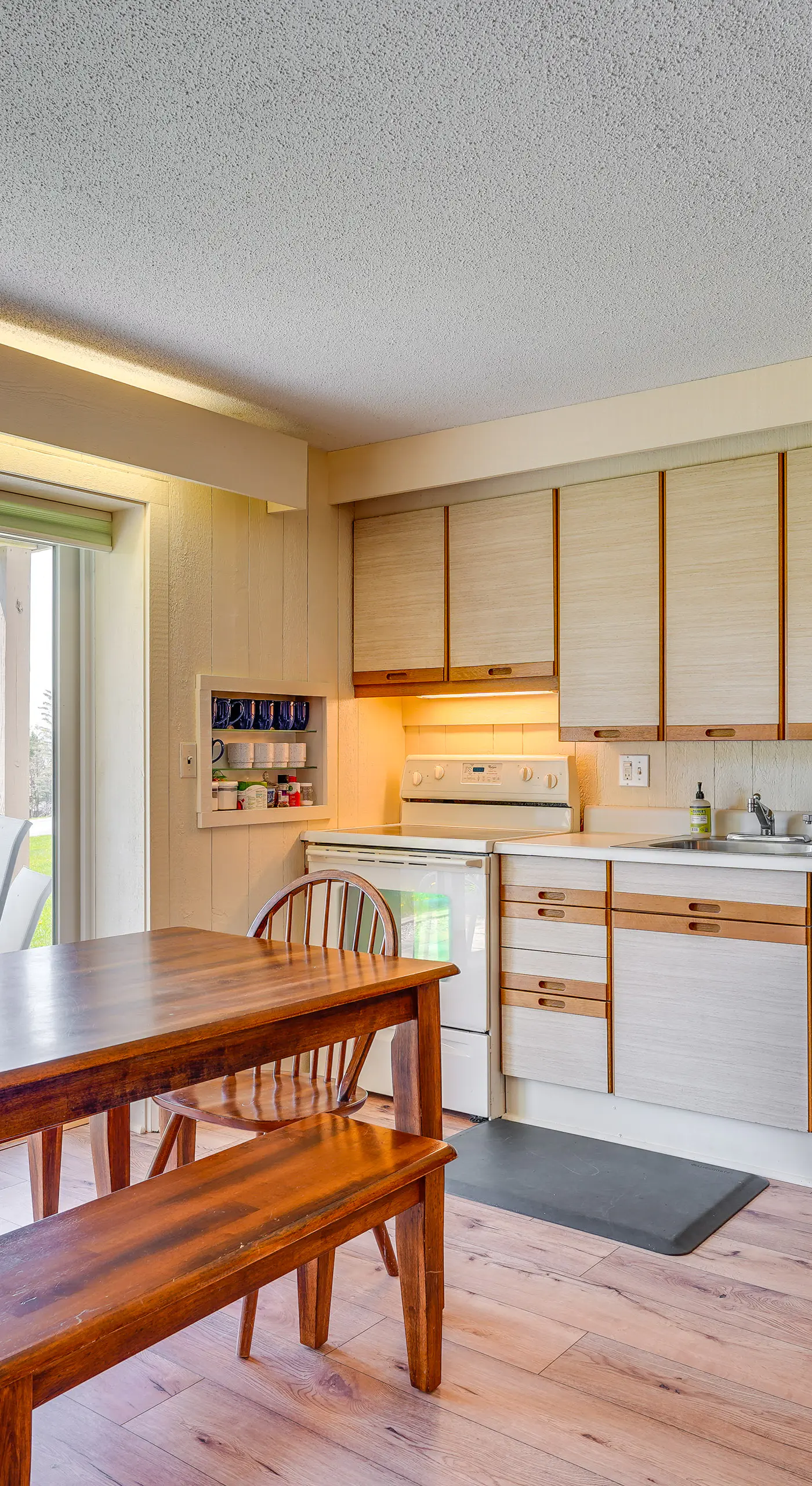 Ski-In/Ski-Out Bromley Mtn Condo: Wood Fireplace!