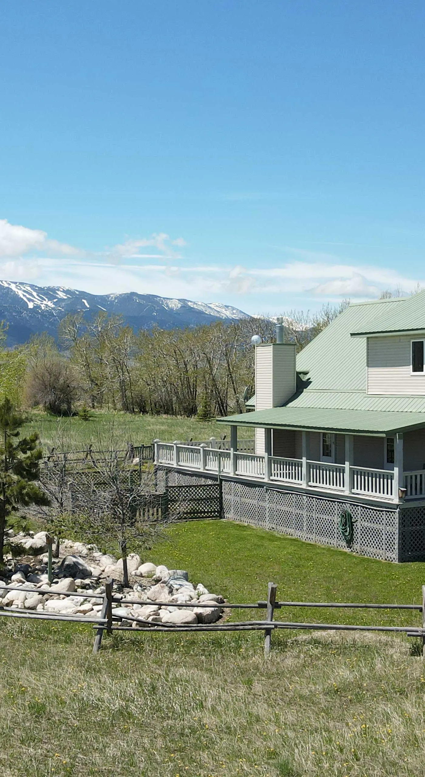 ‘The Front Porch’ 20-Acre Country Home w/ Mtn View