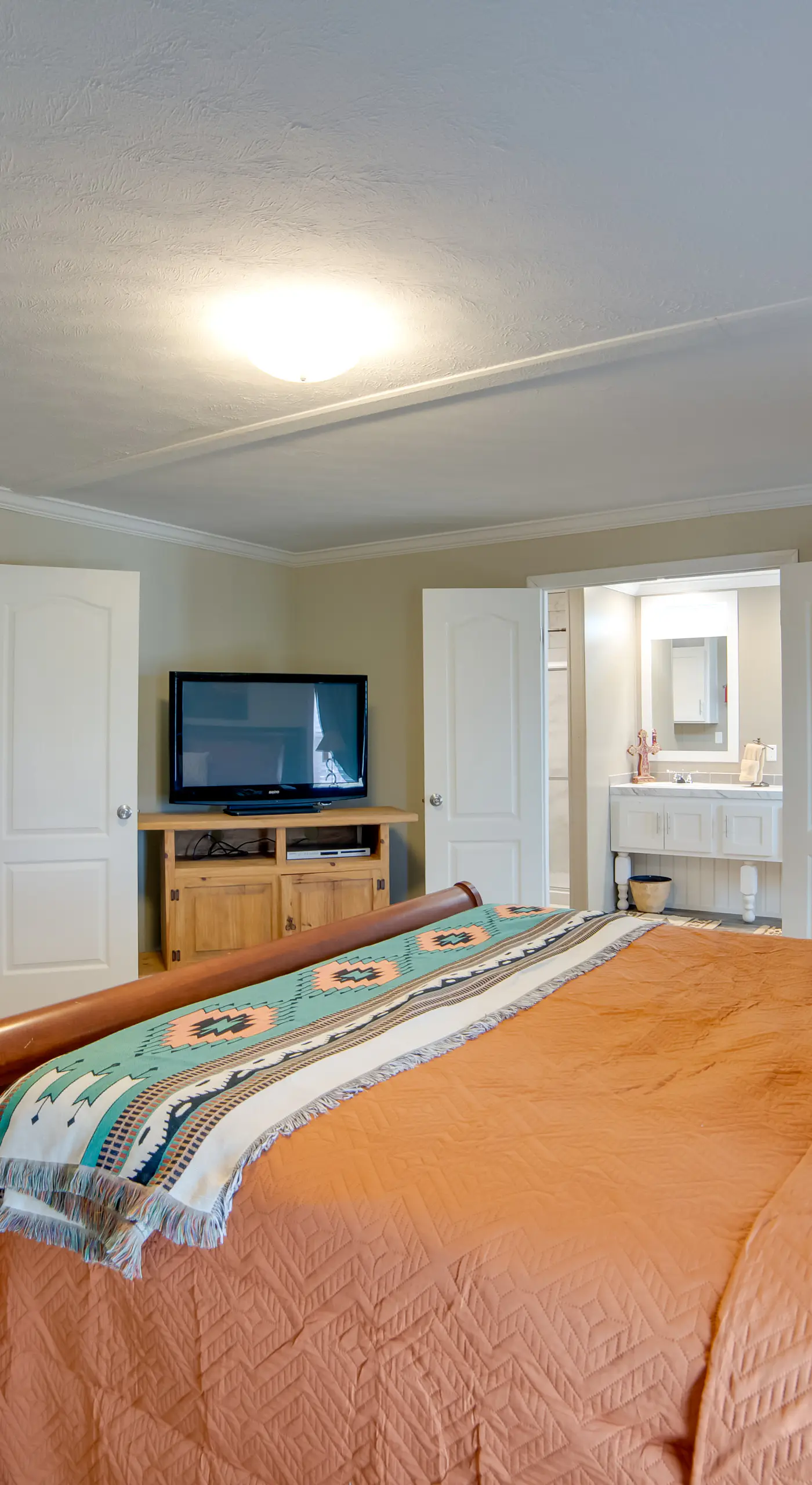 Steps to WES Arena: Pet-Friendly Cabin w/ Deck!