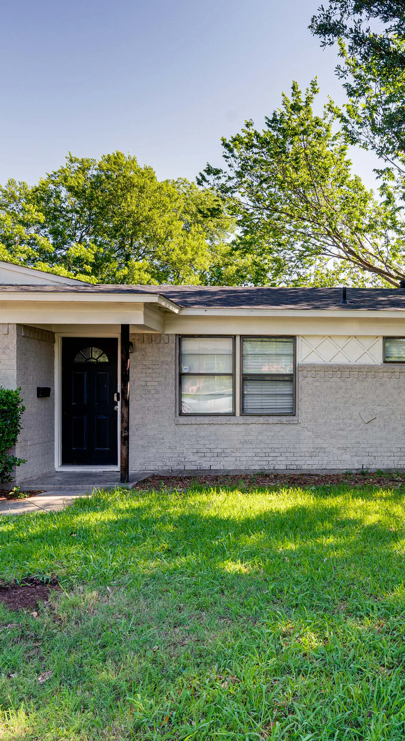 Pet-Friendly Home Near Dallas w/ Private Backyard