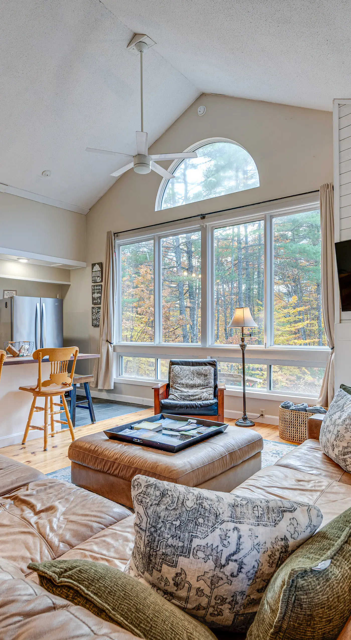 White Mountains Home w/ Hot Tub - Walk to Town!