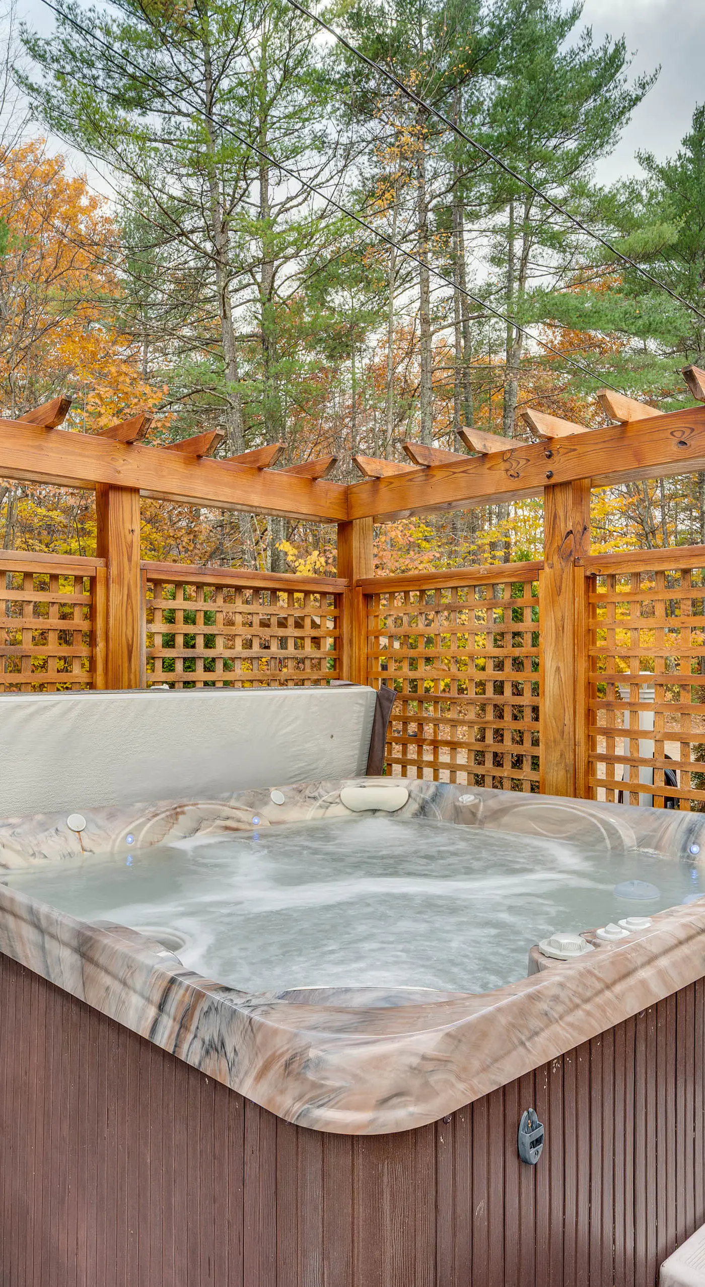 White Mountains Home w/ Hot Tub - Walk to Town!