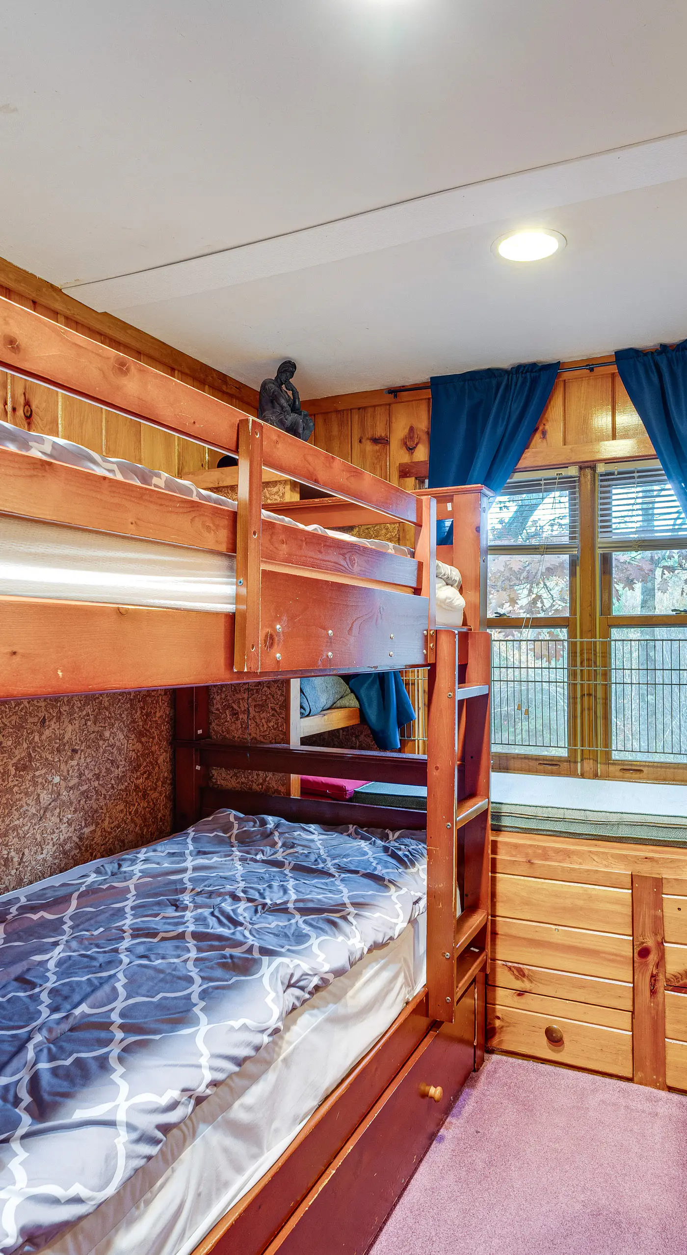 White Mountains Home w/ Hot Tub - Walk to Town!