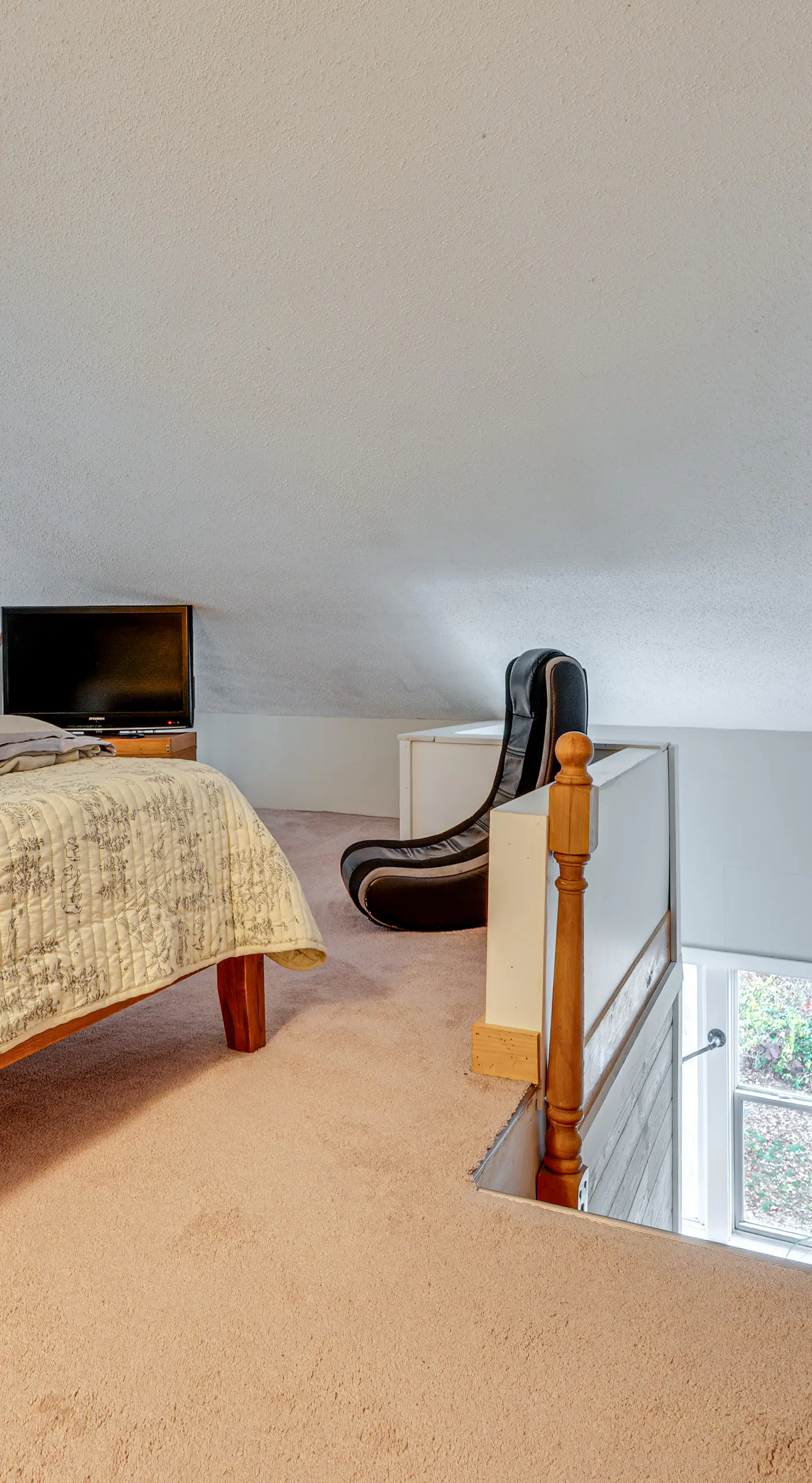 White Mountains Home w/ Hot Tub - Walk to Town!