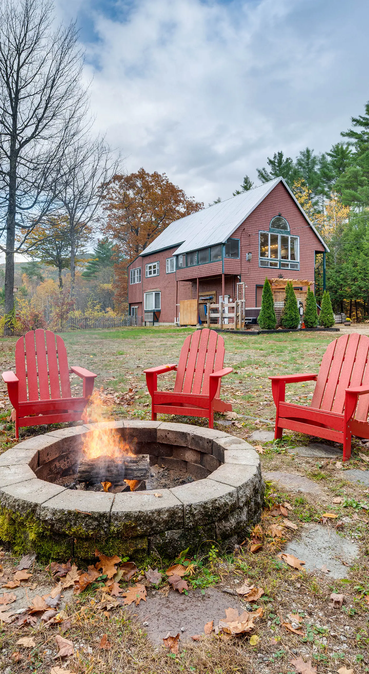 White Mountains Home w/ Hot Tub - Walk to Town!