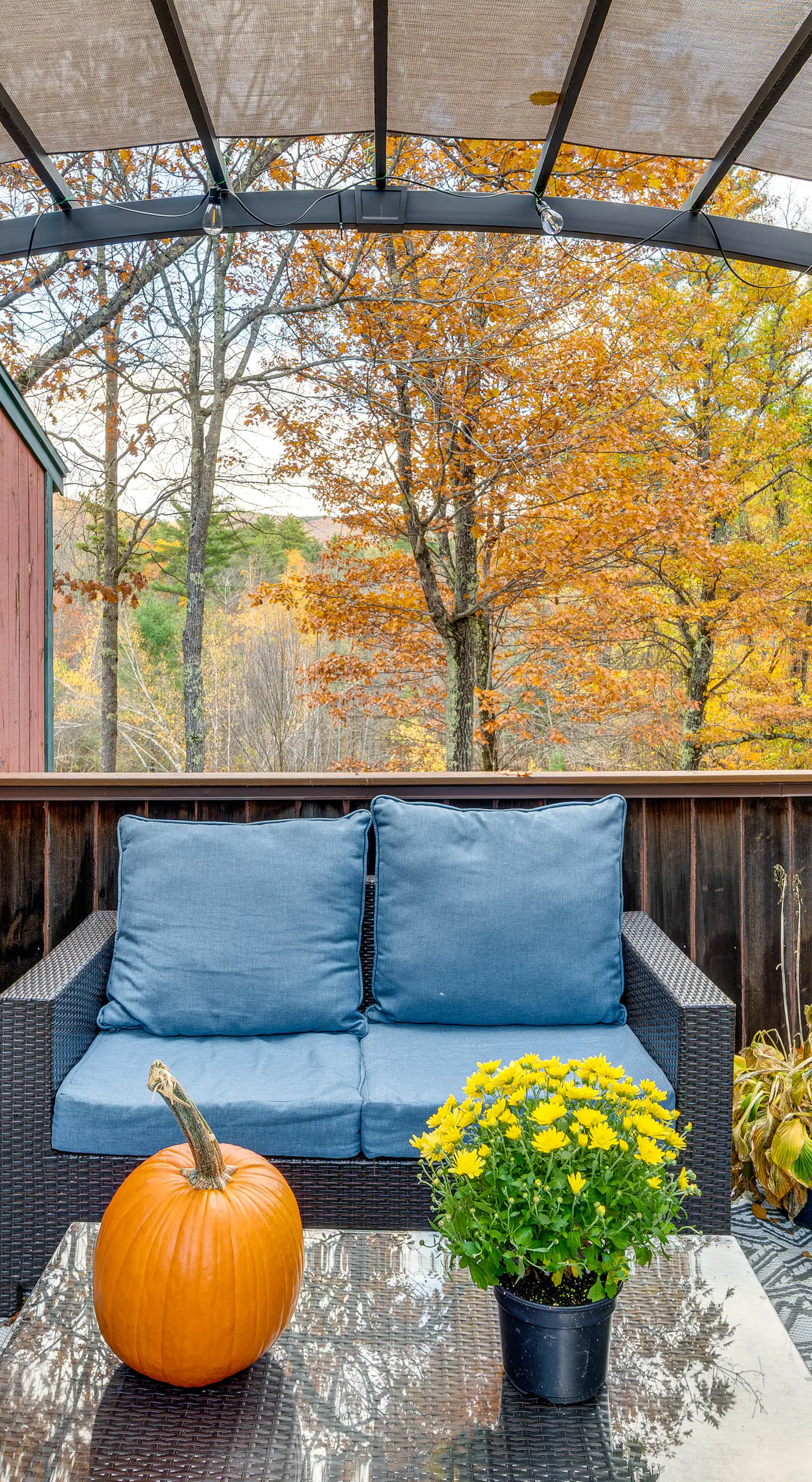 White Mountains Home w/ Hot Tub - Walk to Town!