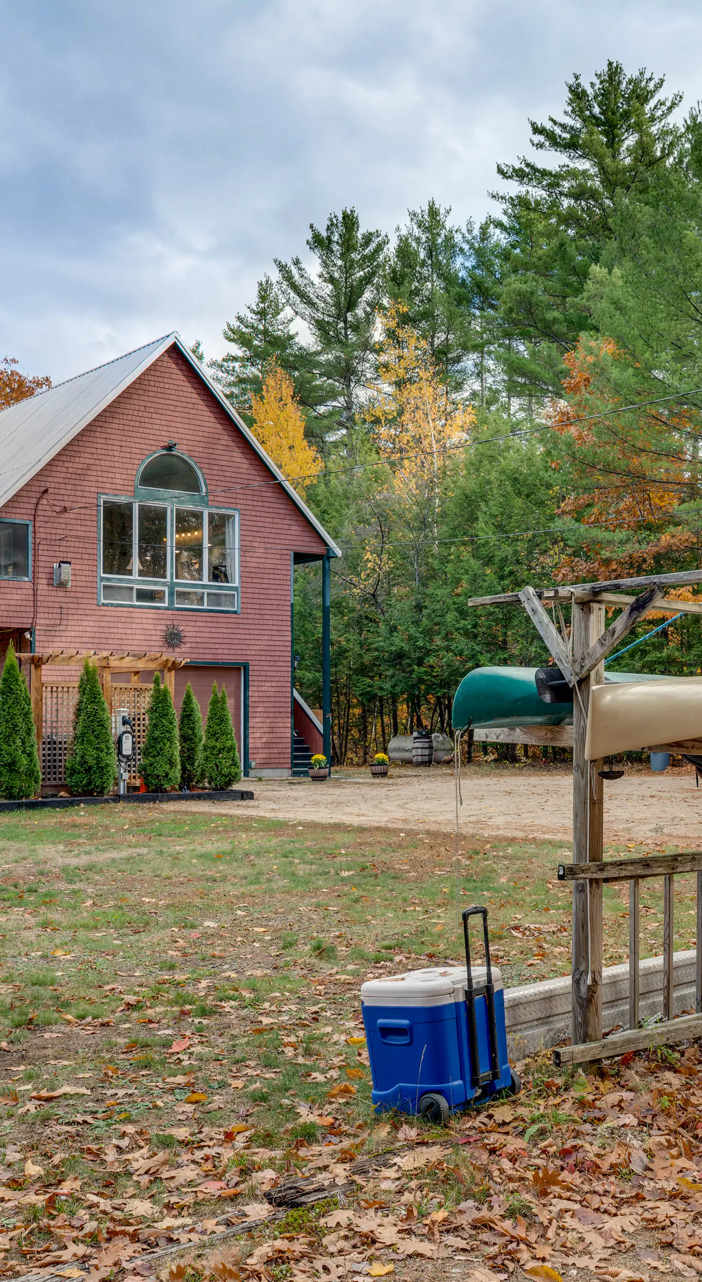 White Mountains Home w/ Hot Tub - Walk to Town!